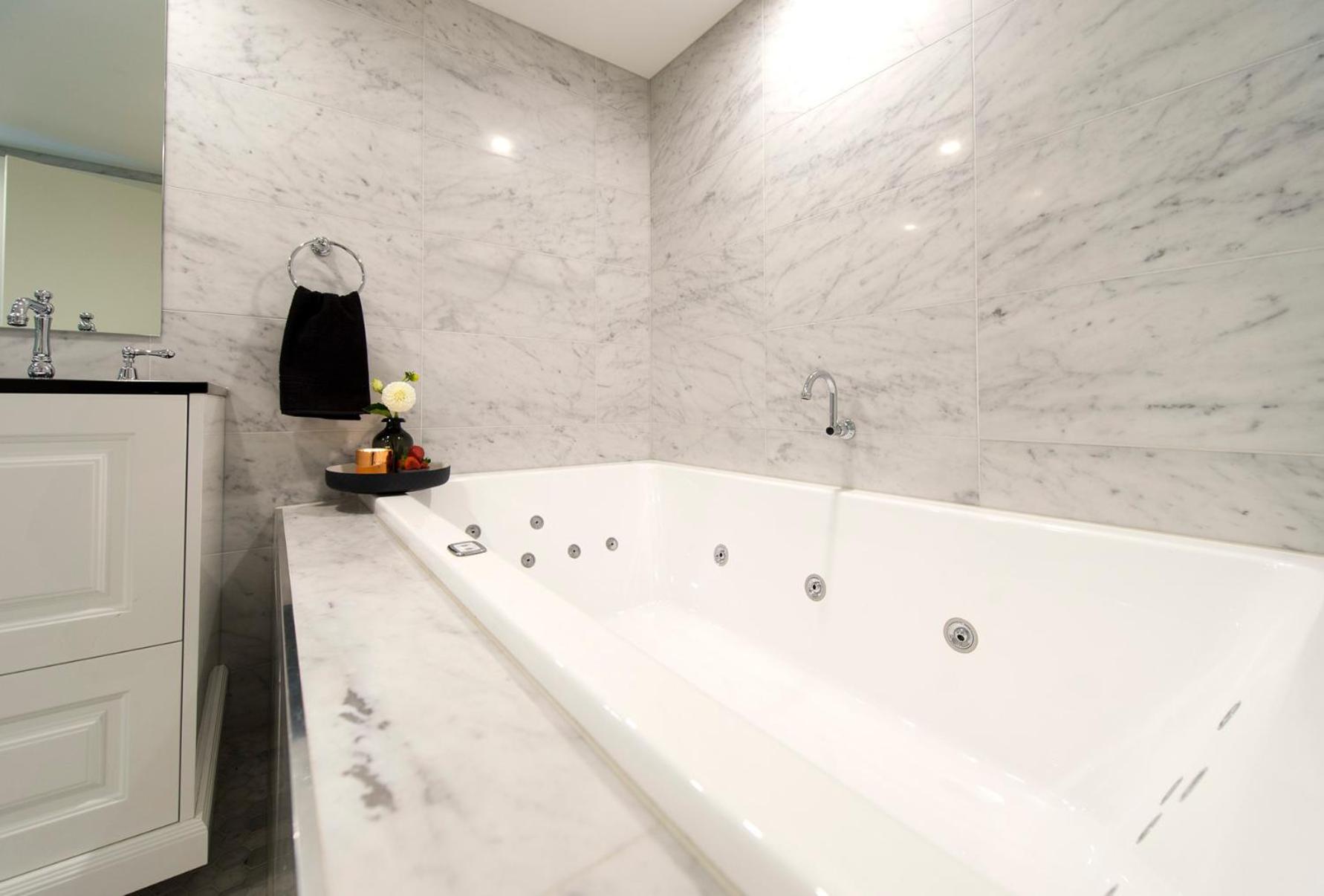 Suite with Spa Bath photo 3