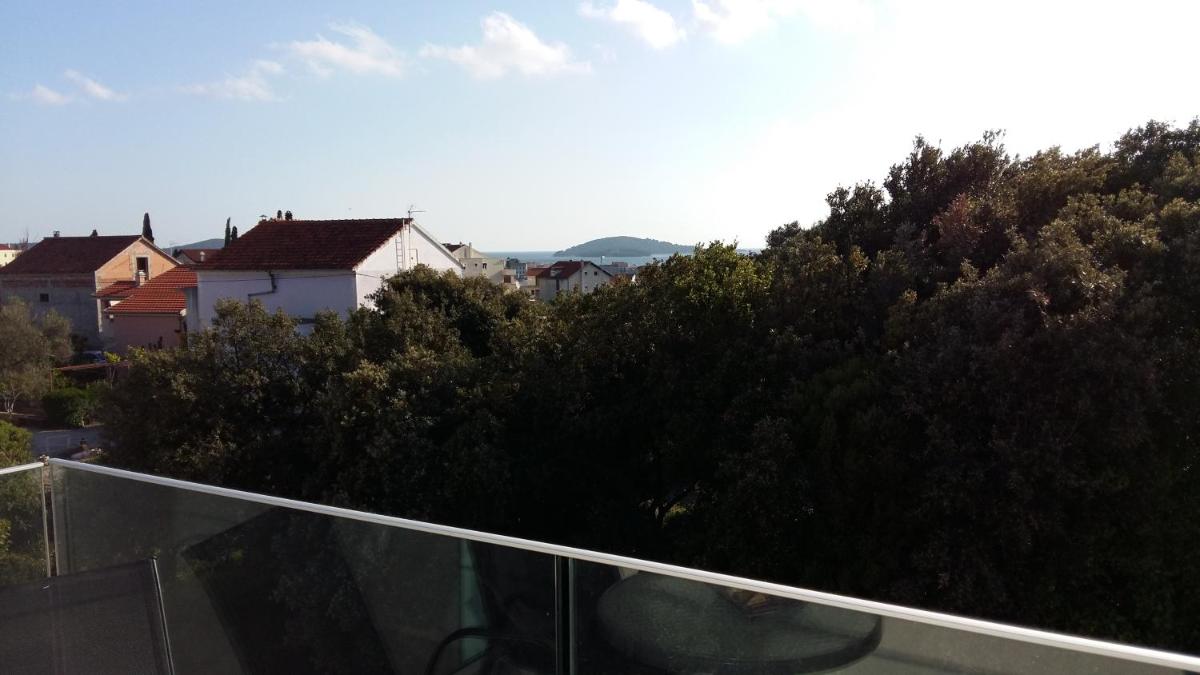 Apartment with Sea View - Photo 12