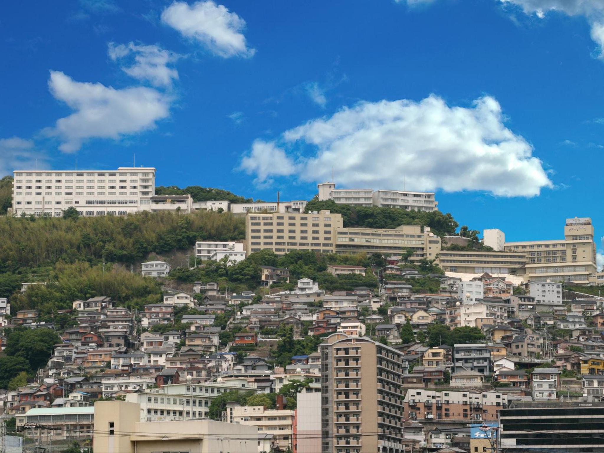 Twin Room with City View - Non-Smoking photo 2