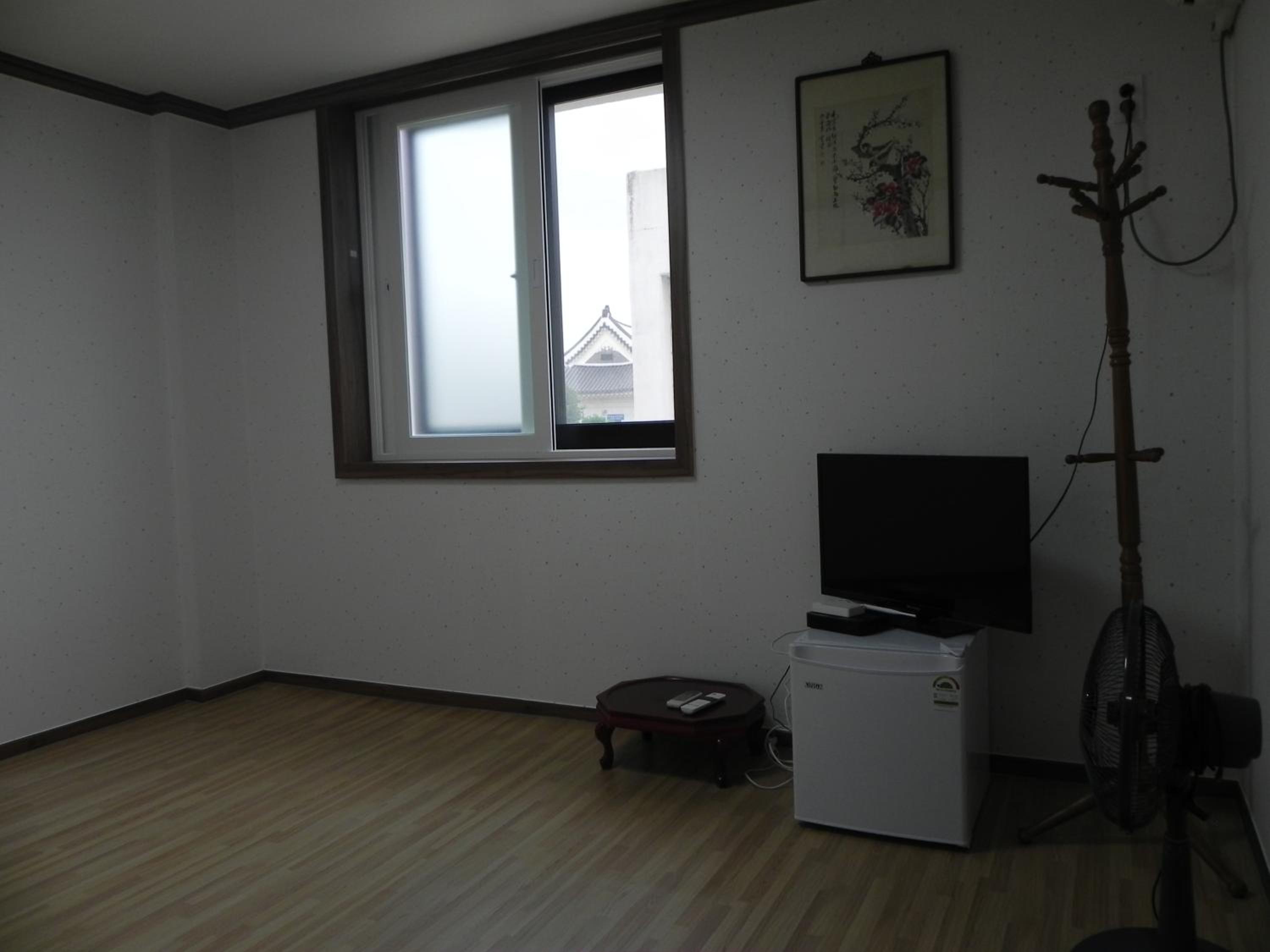 Family Room with Bathroom photo 3