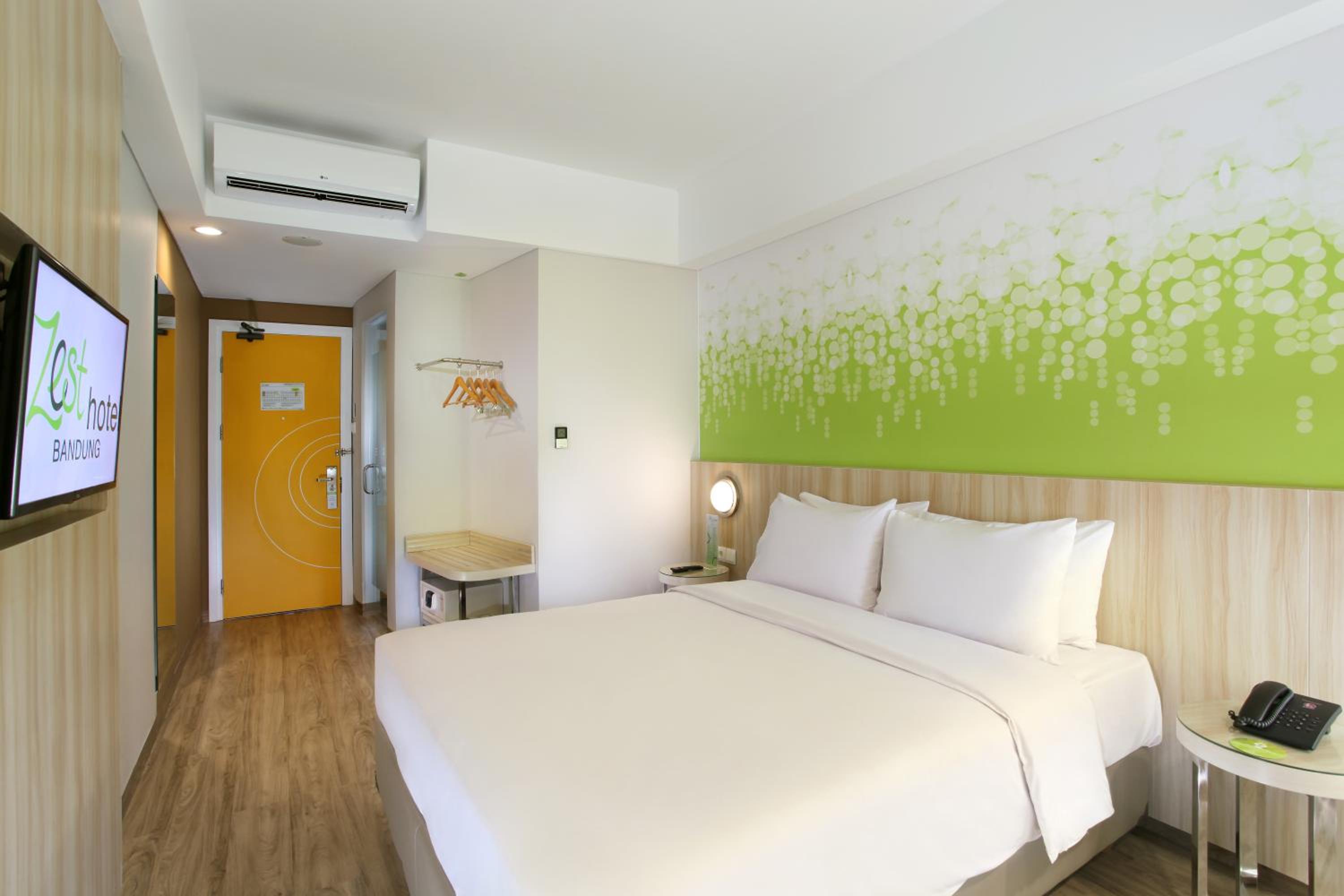 Zest Queen Room