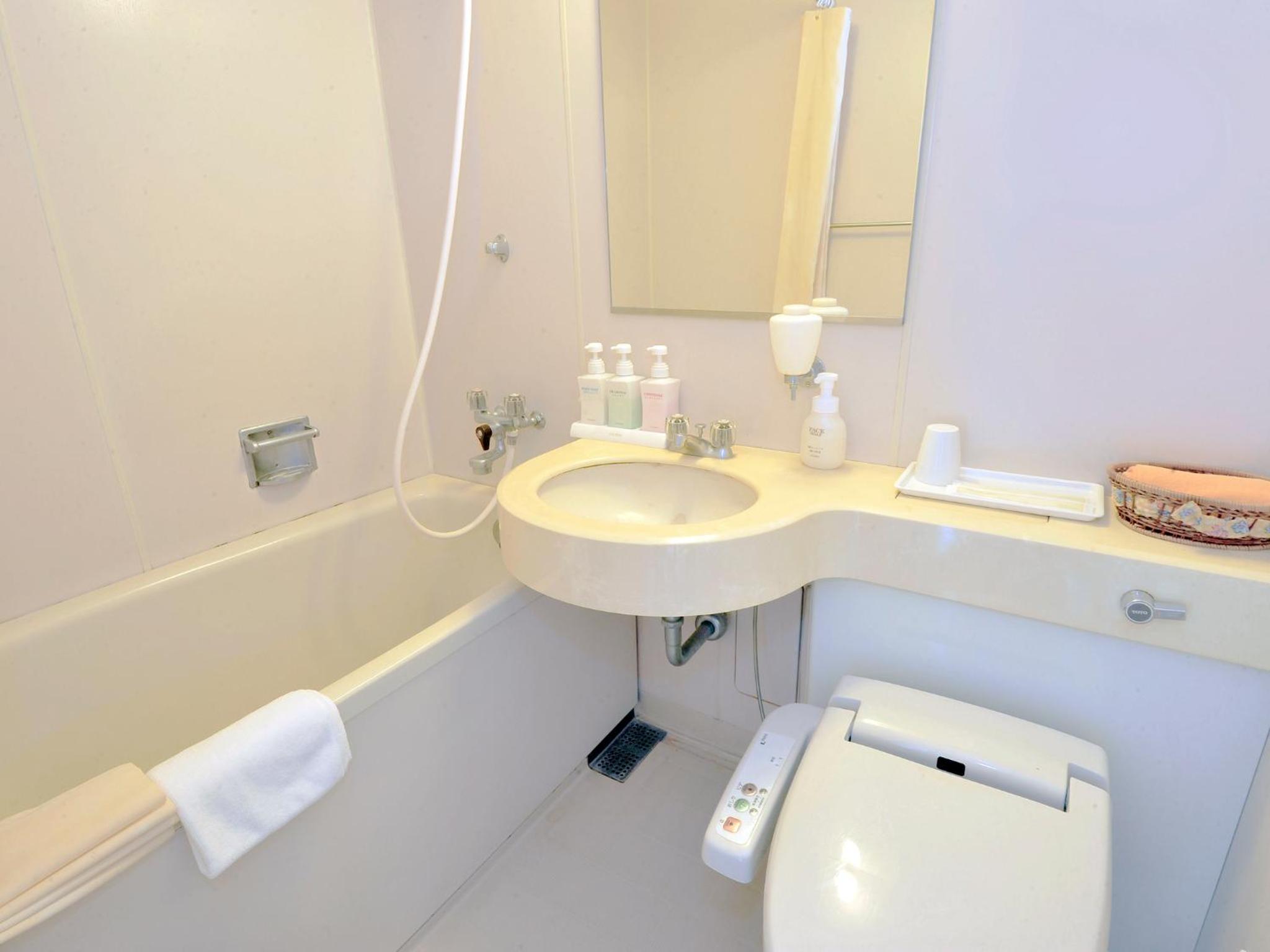 Triple Room with City View - Smoking photo 2