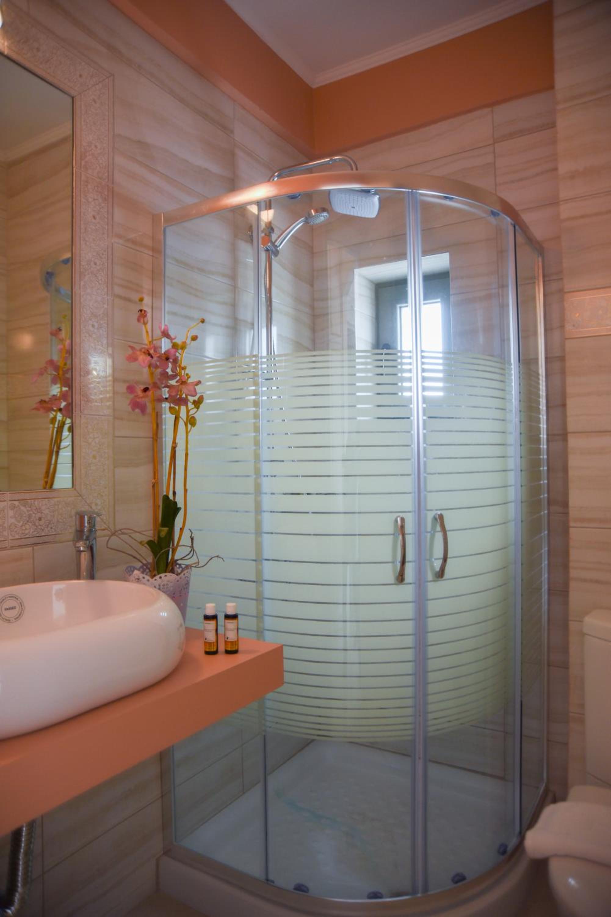 Deluxe Double Room with Sea View - Photo 5