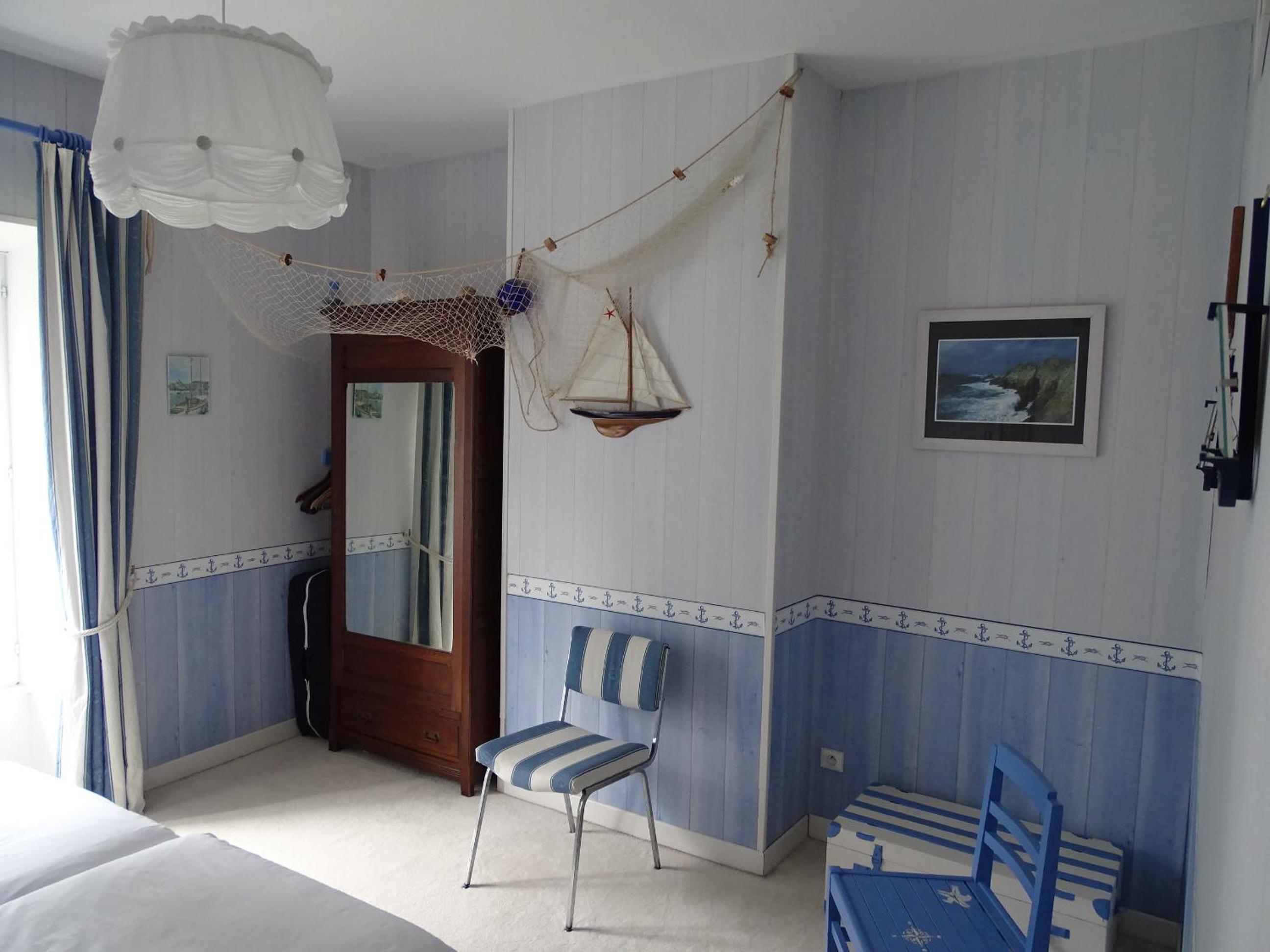 Two-Bedroom Suite - Photo 2