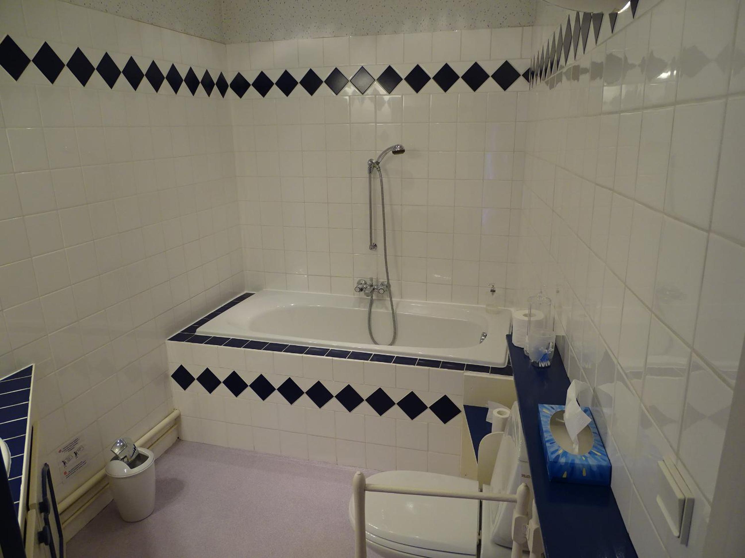 Two-Bedroom Suite - Photo 3