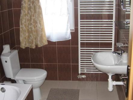 Quadruple Room - Photo 8
