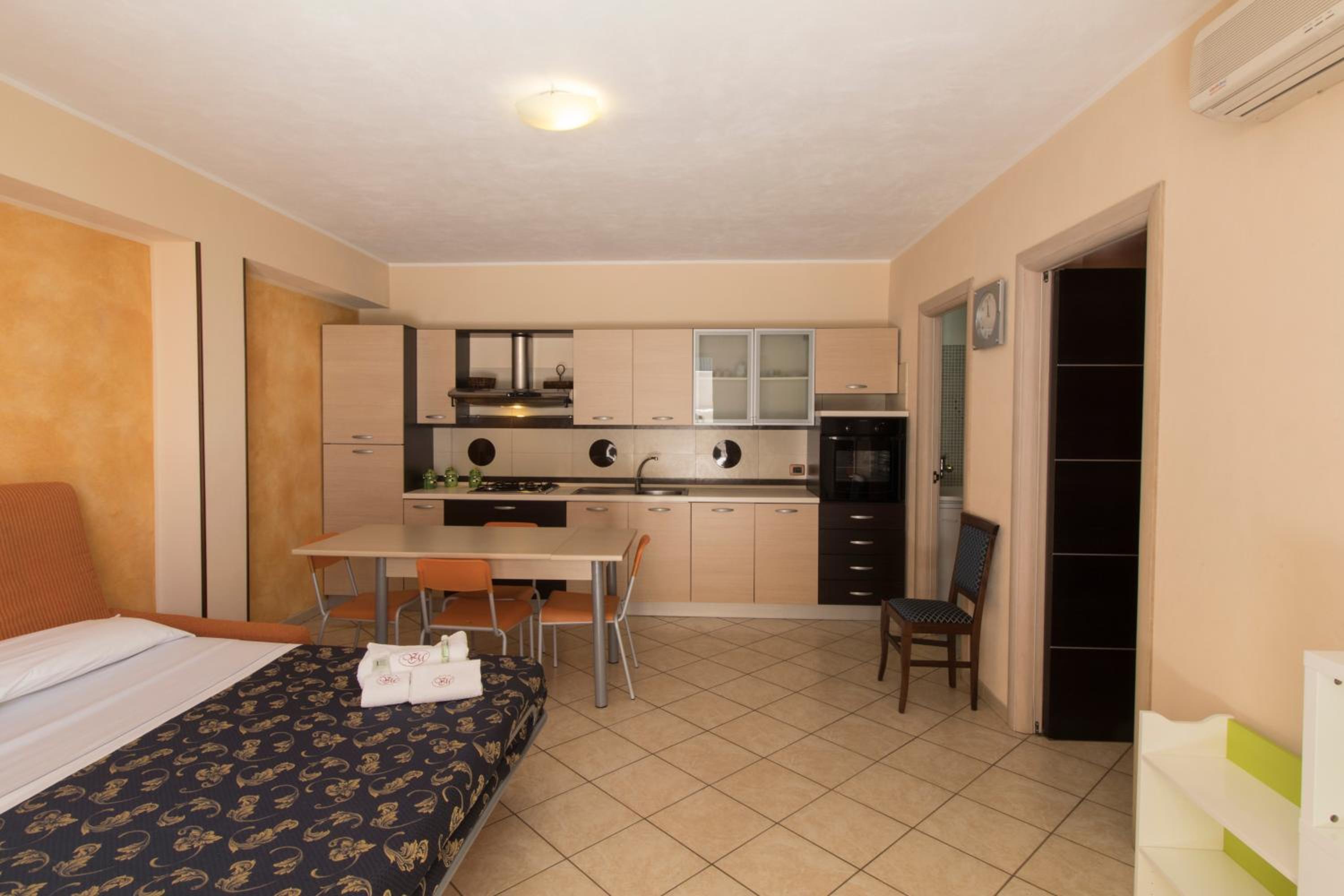 One-Bedroom Apartment photo 3