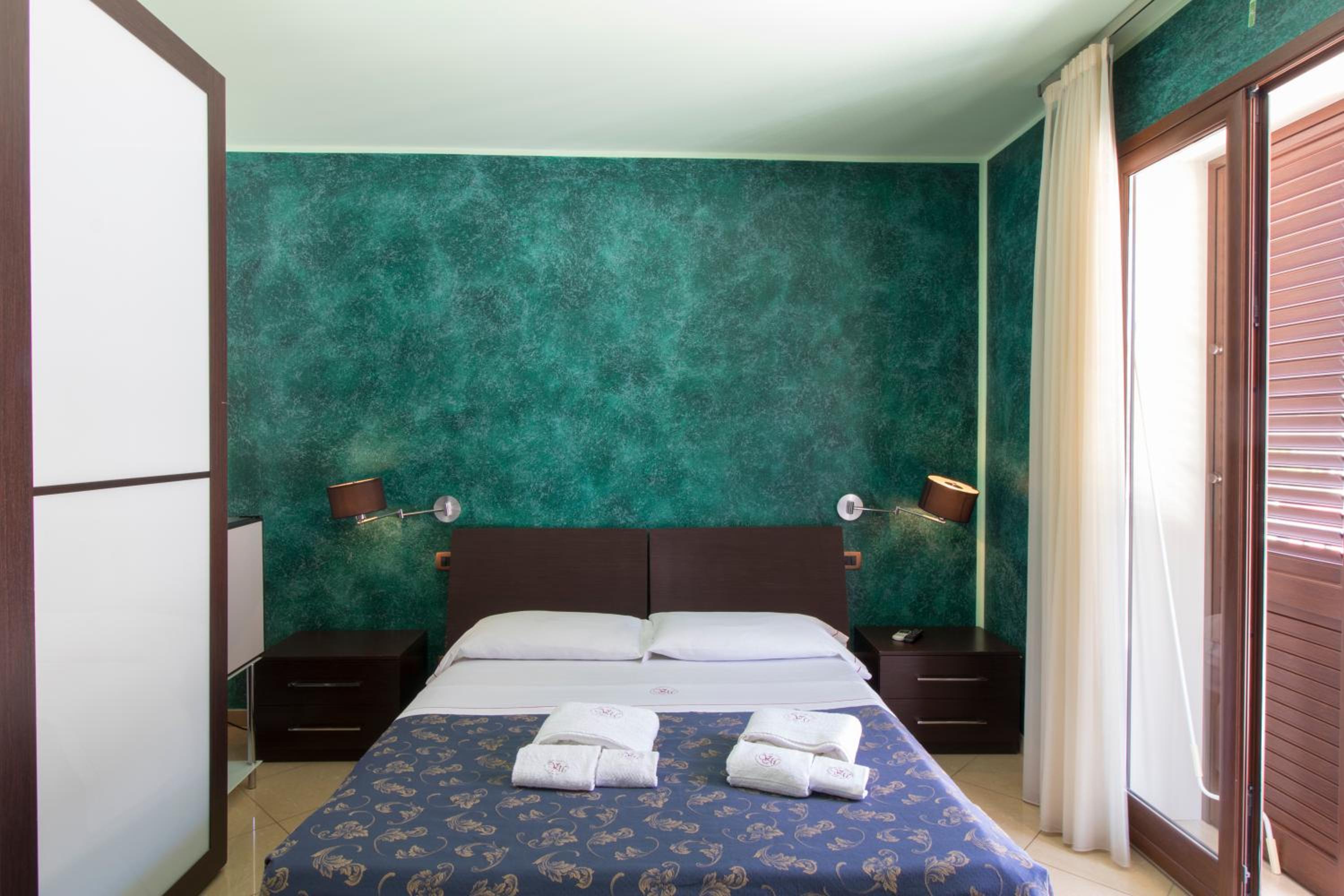 Double Room - Photo 8