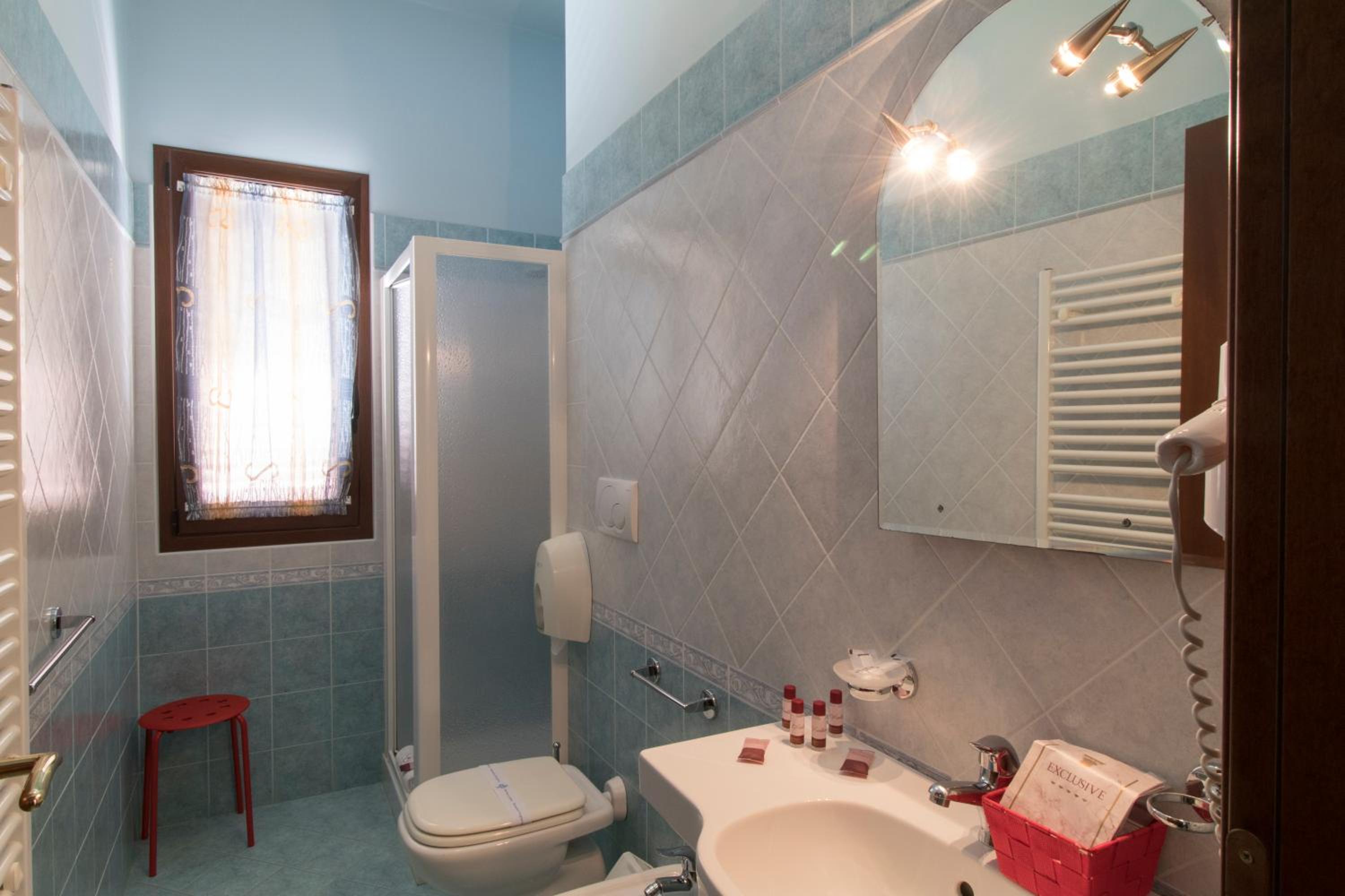 Double Room - Photo 10