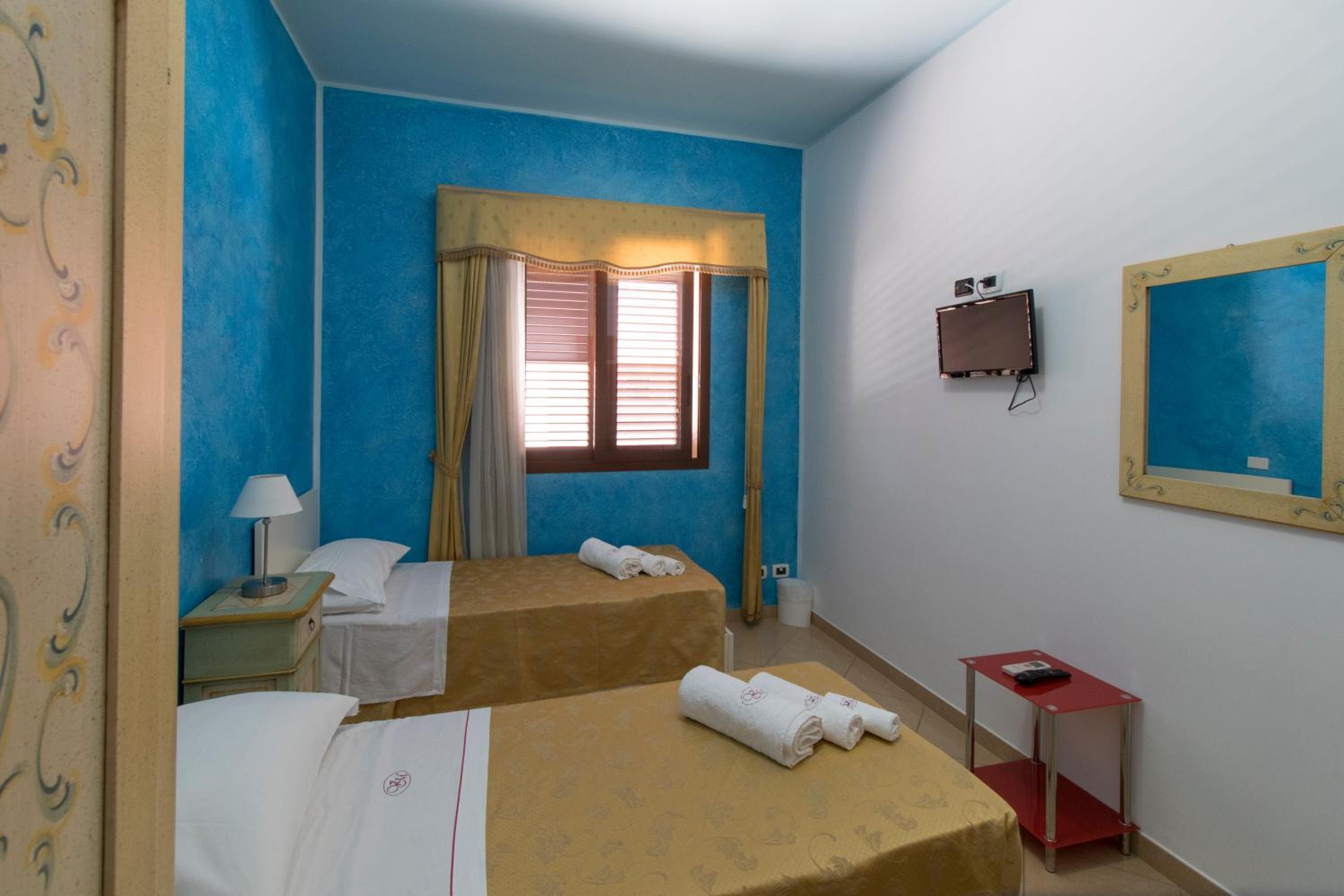 Double Room - Photo 2