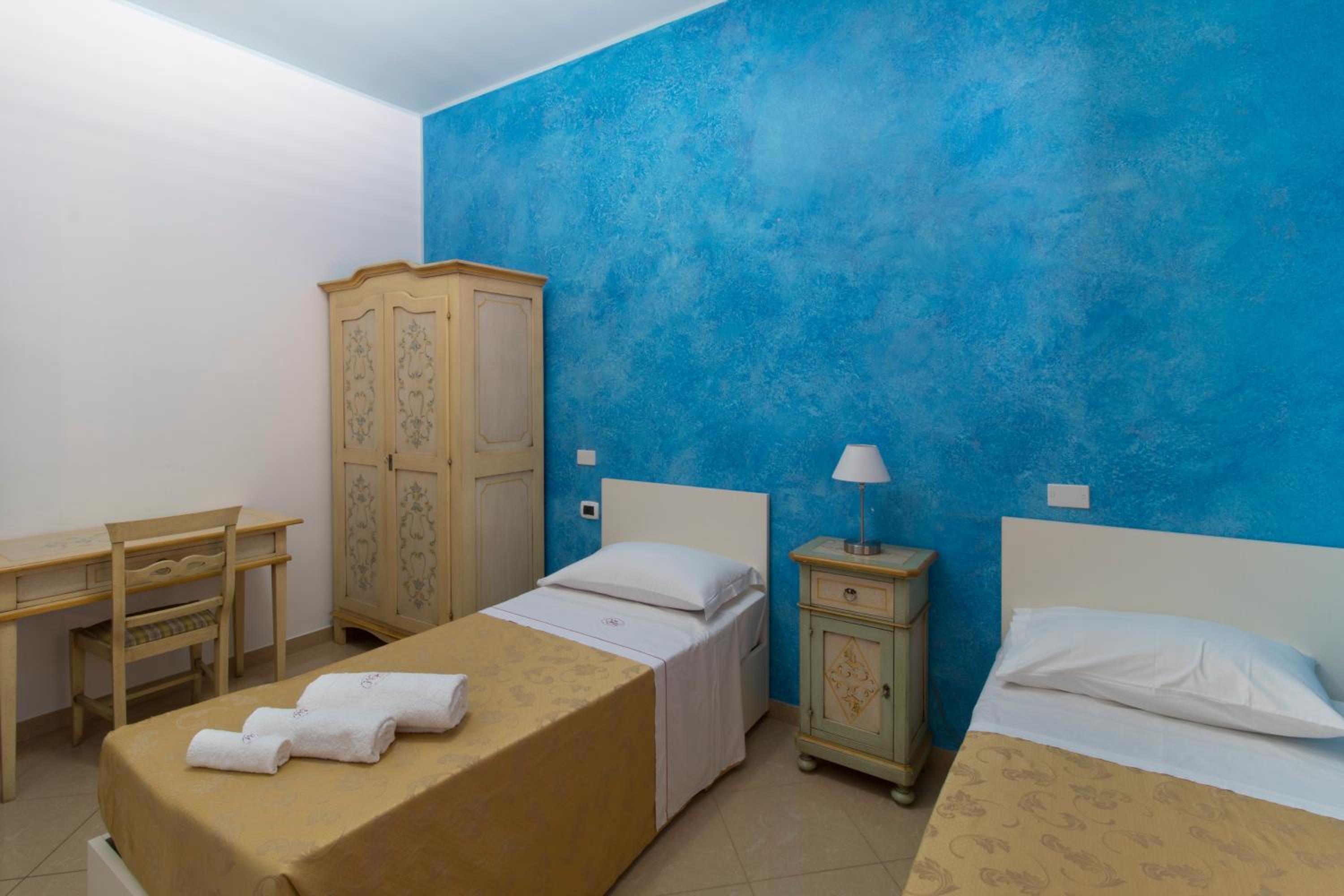 Double Room - Photo 17