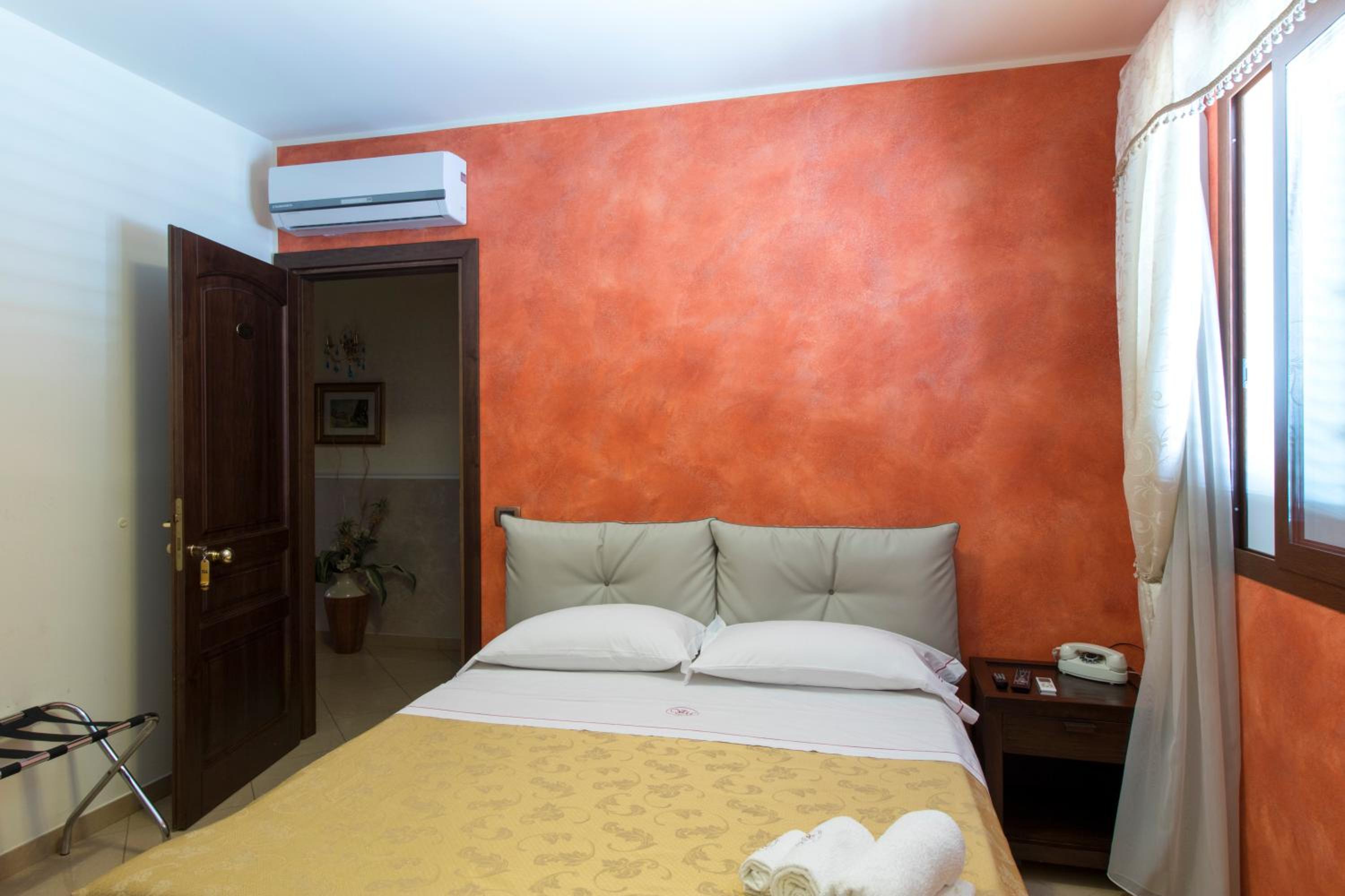 Single Room photo 2