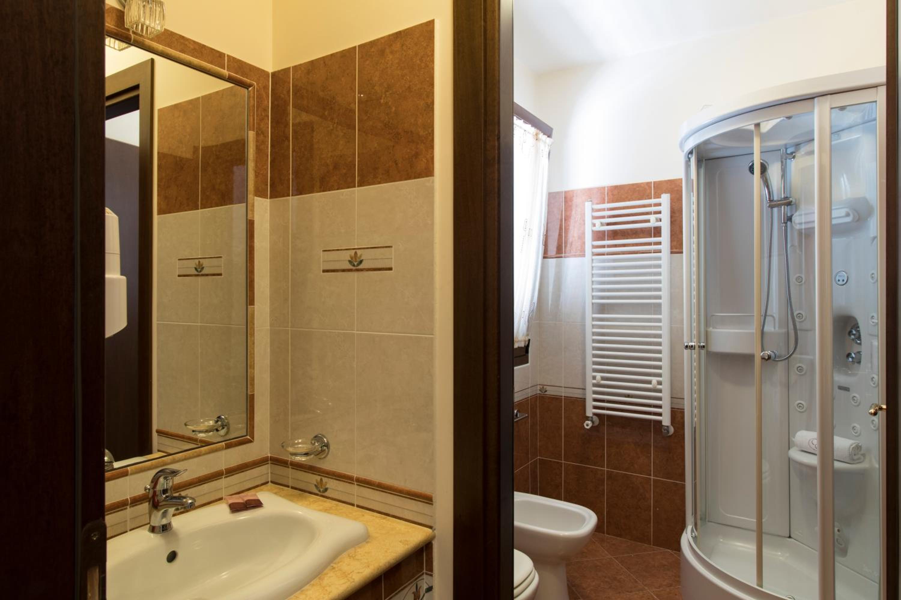 Single Room photo 3
