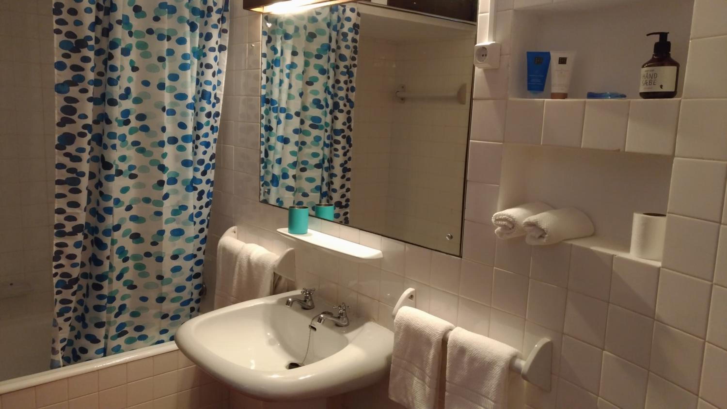 Three-Bedroom Villa - Photo 18
