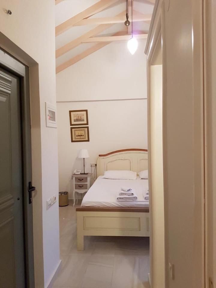 Deluxe Suite with Sea View - Photo 1