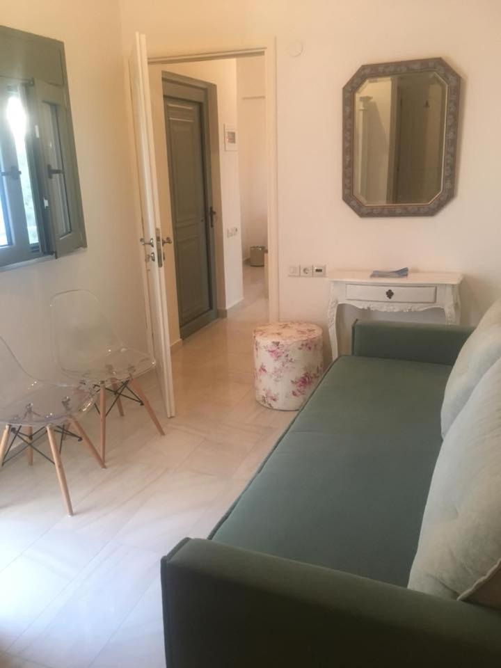 Deluxe Suite with Sea View - Photo 2