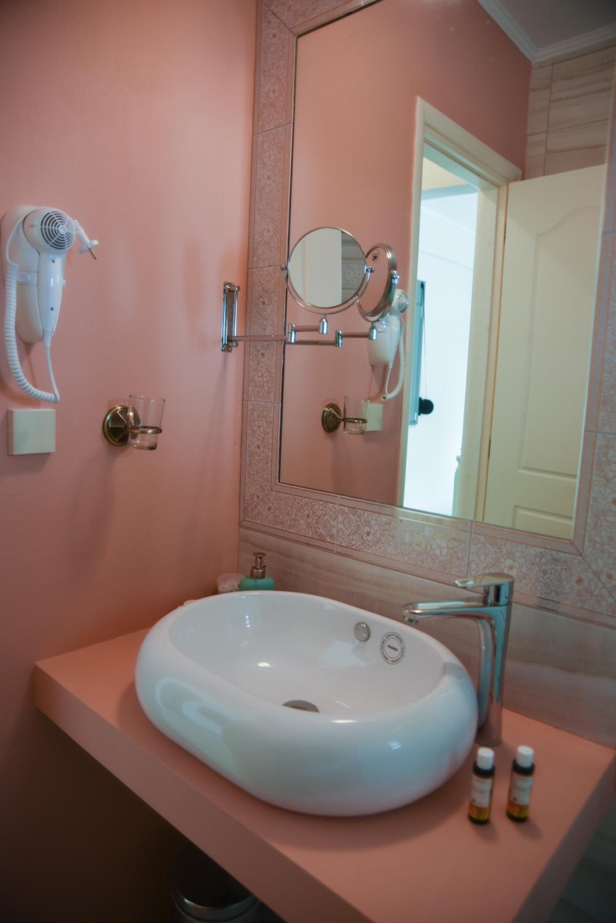 Deluxe Suite photo 2