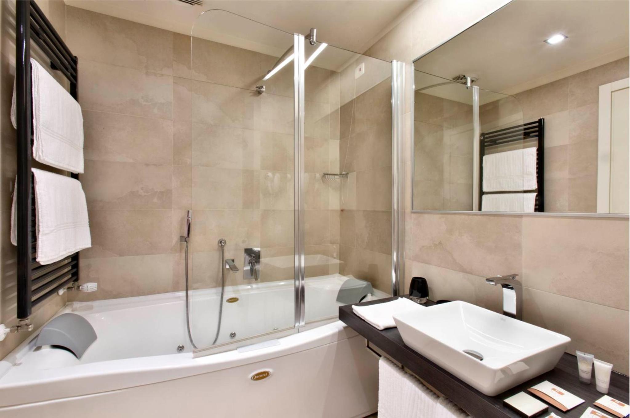 Standard Double or Twin Room - Photo 2