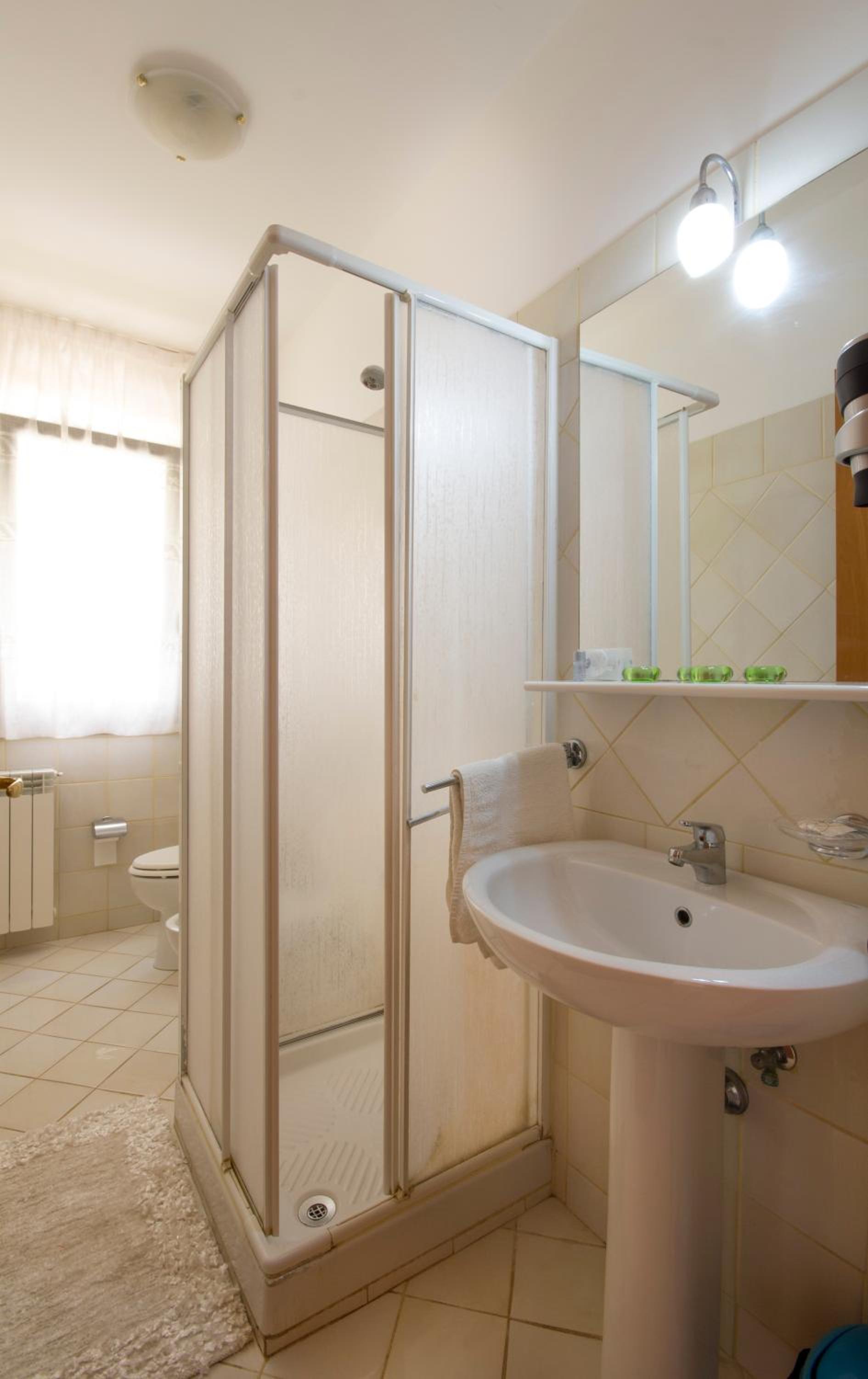 One-Bedroom Apartment - Photo 12