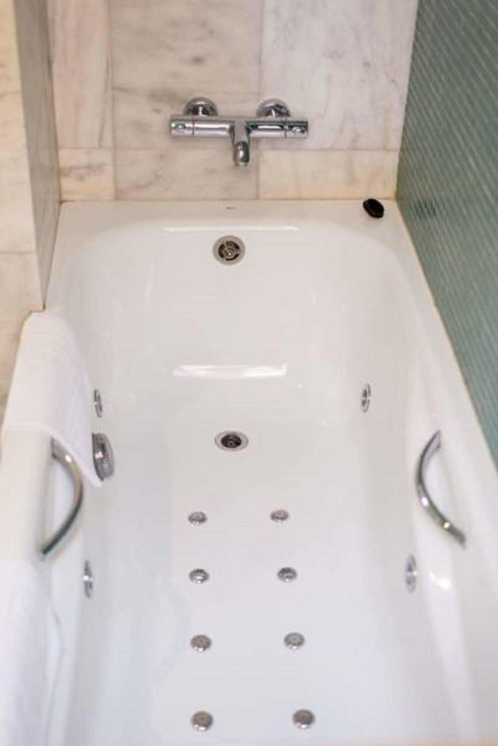 Habitación Deluxe Doble o con Dos Camas con Bañera de Hidromasaje Habitación Deluxe Doble o con Dos Camas con Bañera de Hidromasaje
