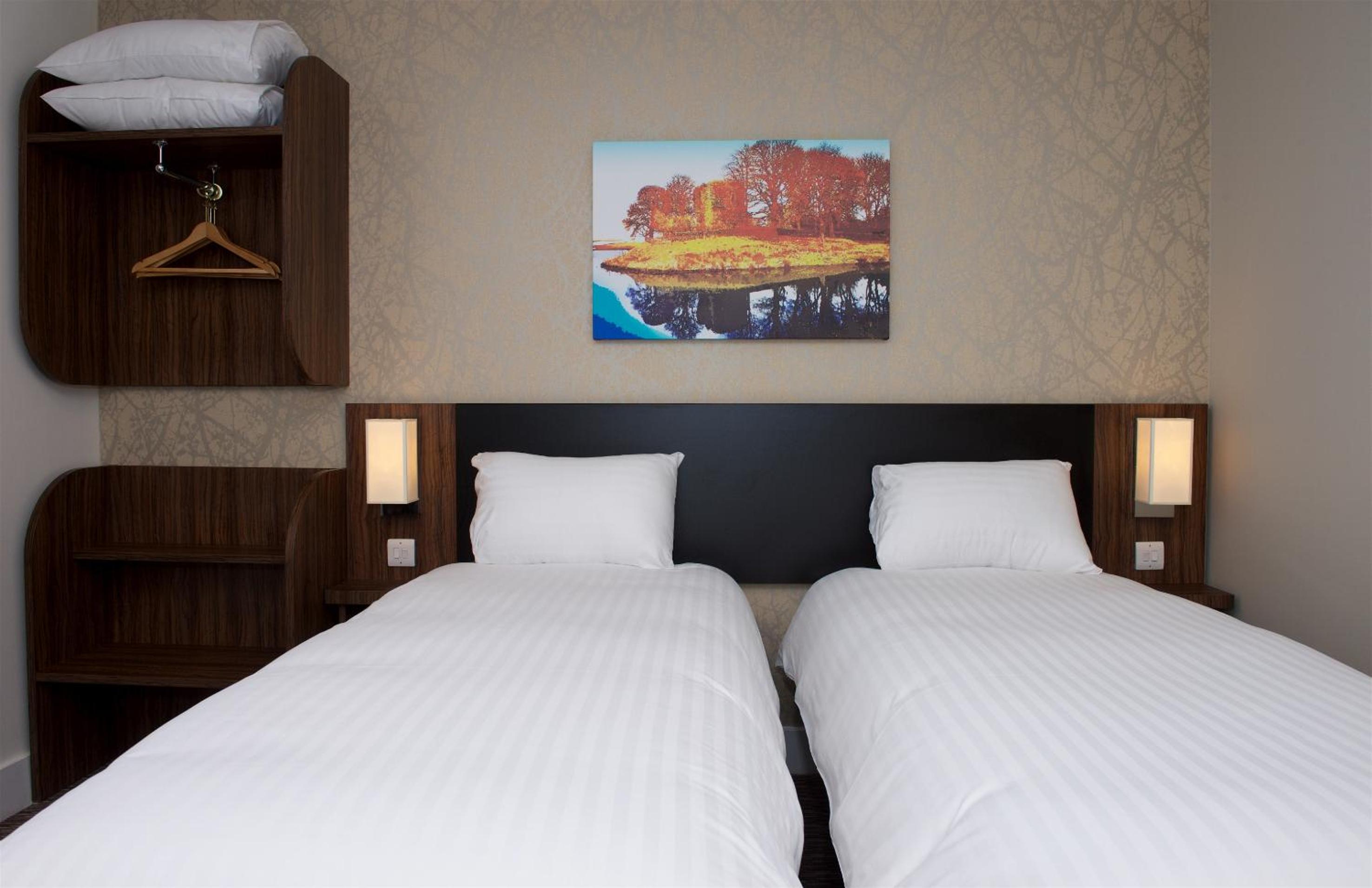 Double or Twin Room - Photo 3