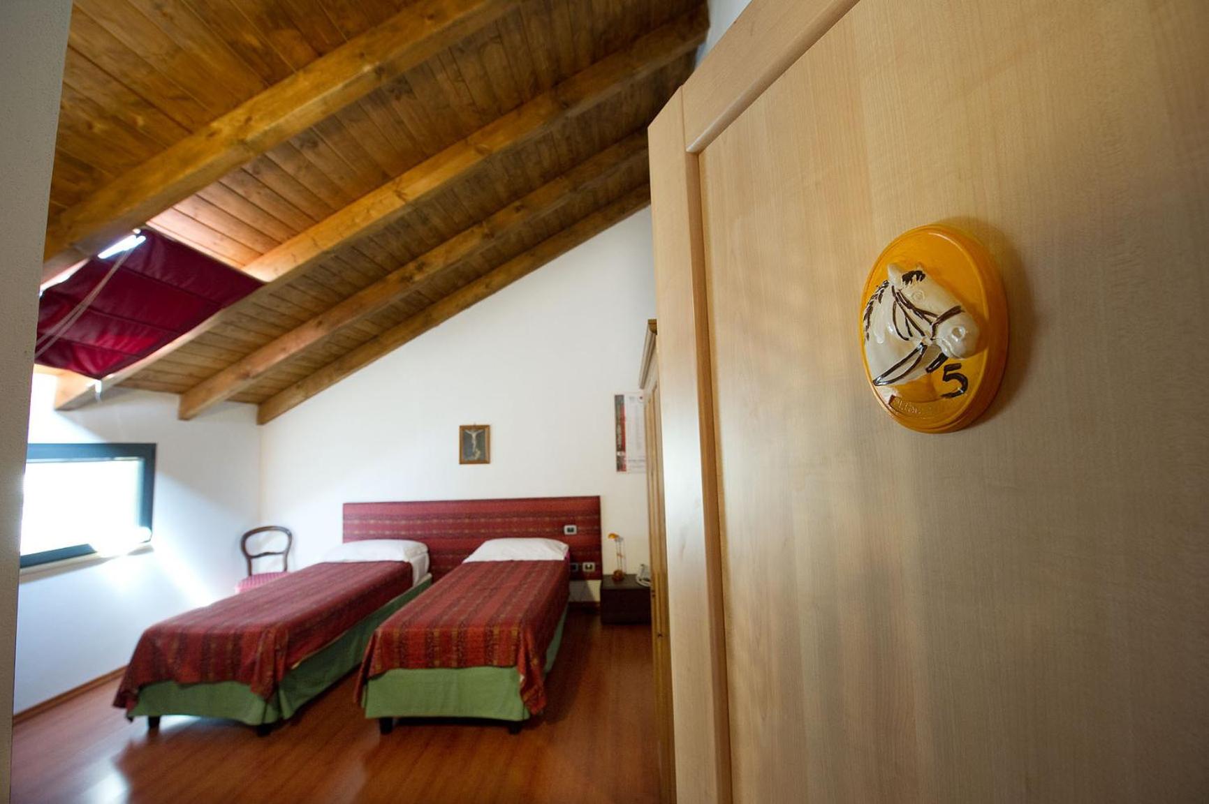 Twin Room - Photo 1