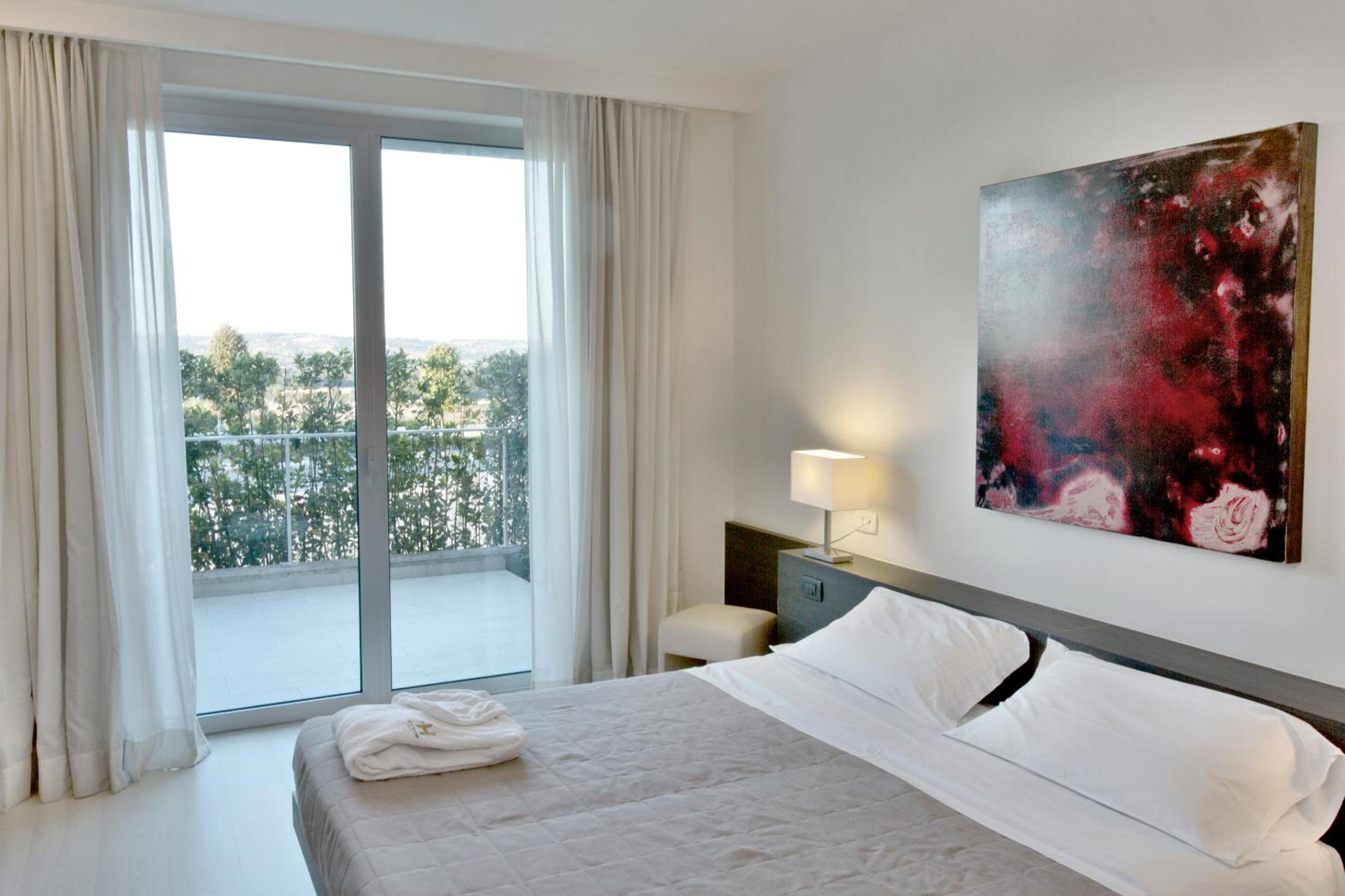 Standard Double or Twin Room - Photo 3