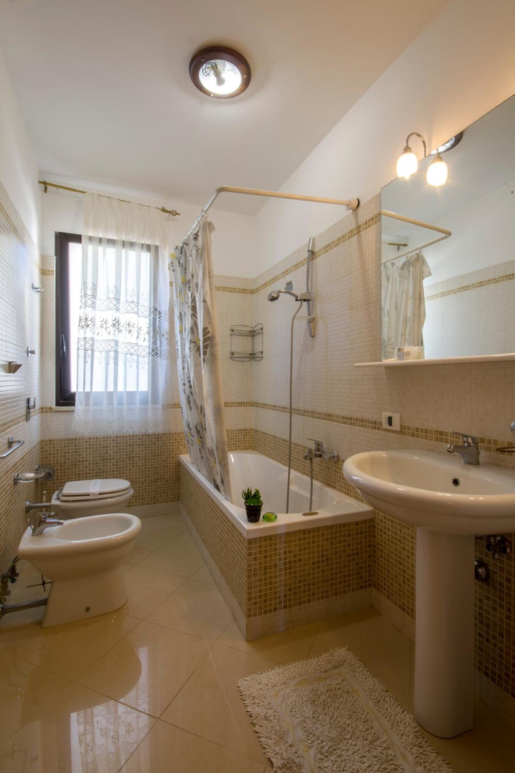 Three-Bedroom Apartment - Photo 7