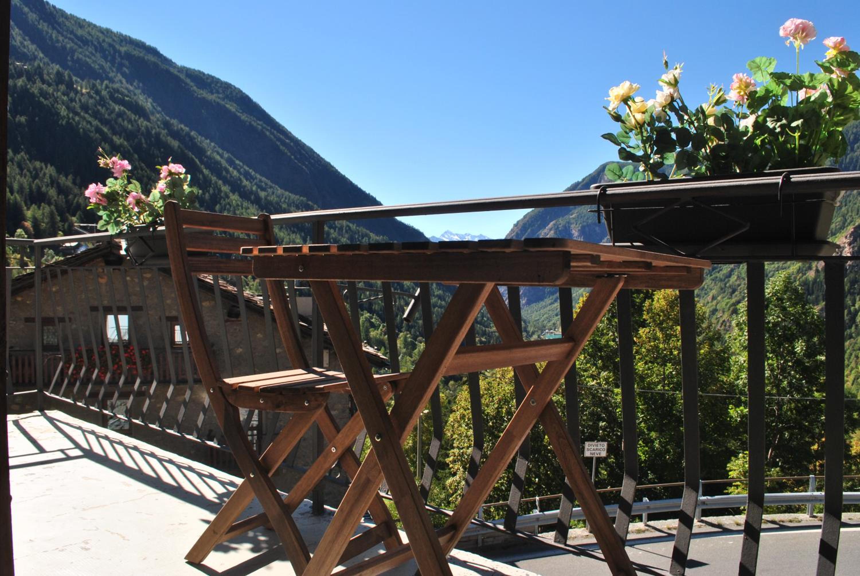 Double Room with Balcony - Photo 6