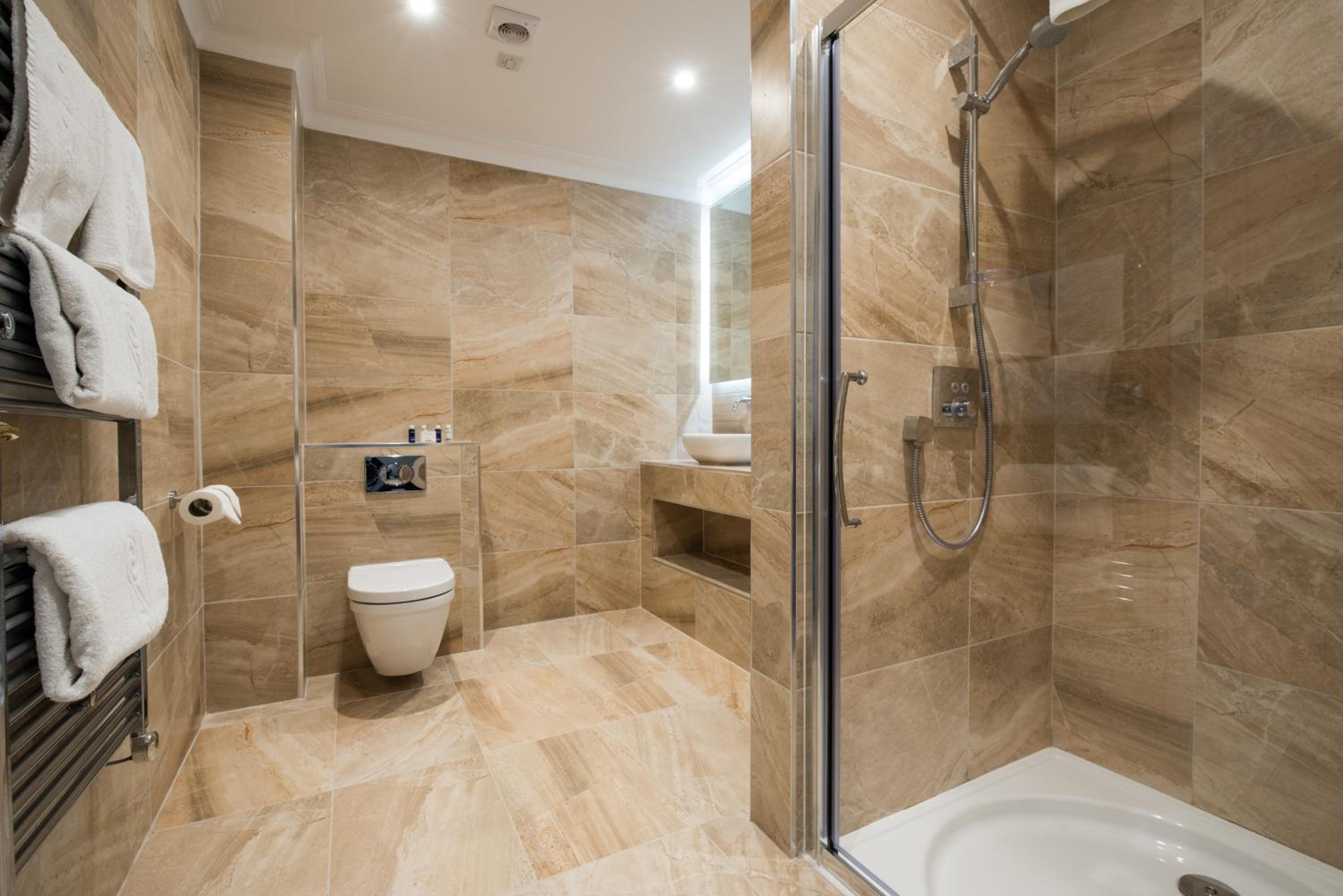 Clyde Suite with Spa Bath - Photo 7
