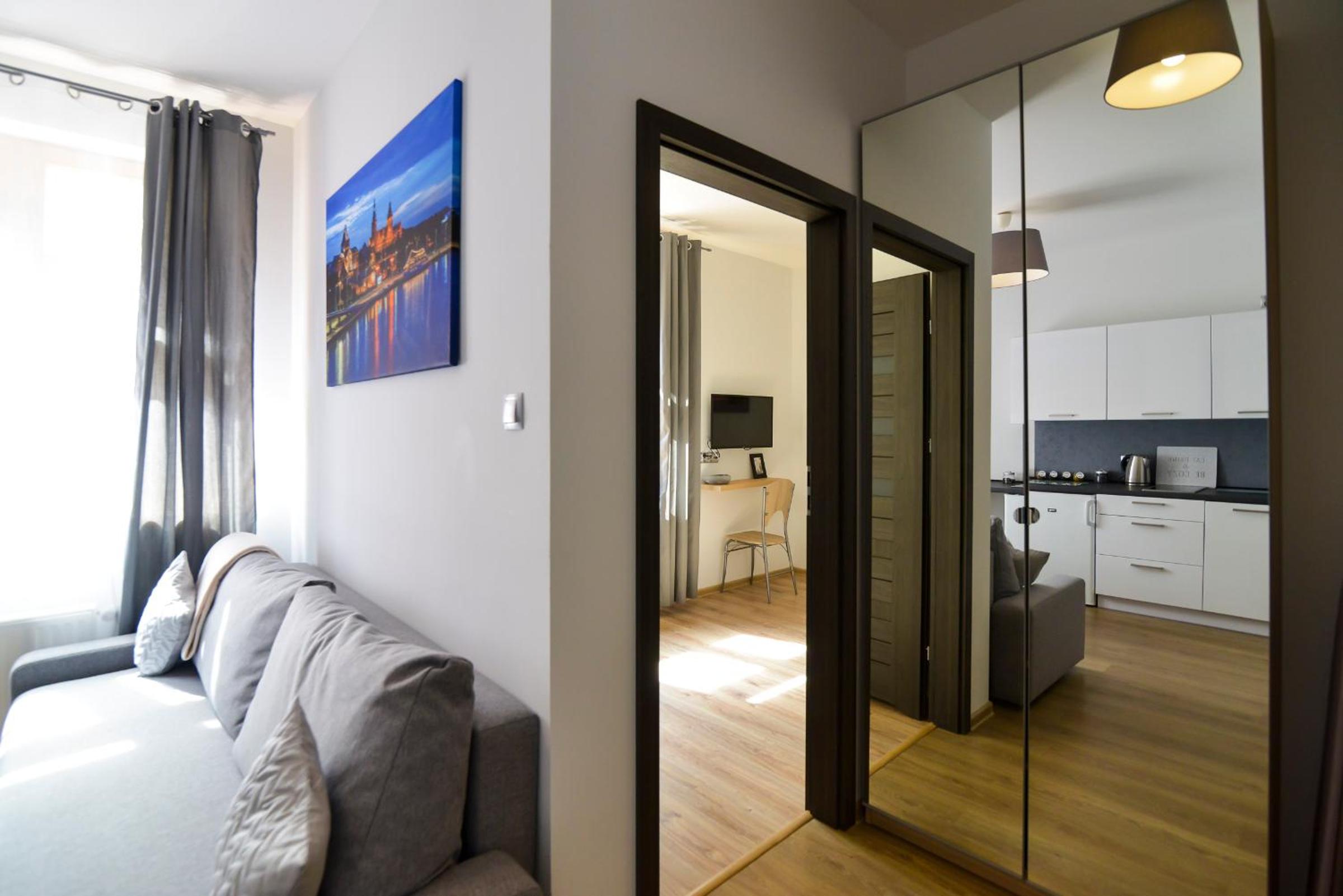 One-Bedroom Apartment - Photo 2