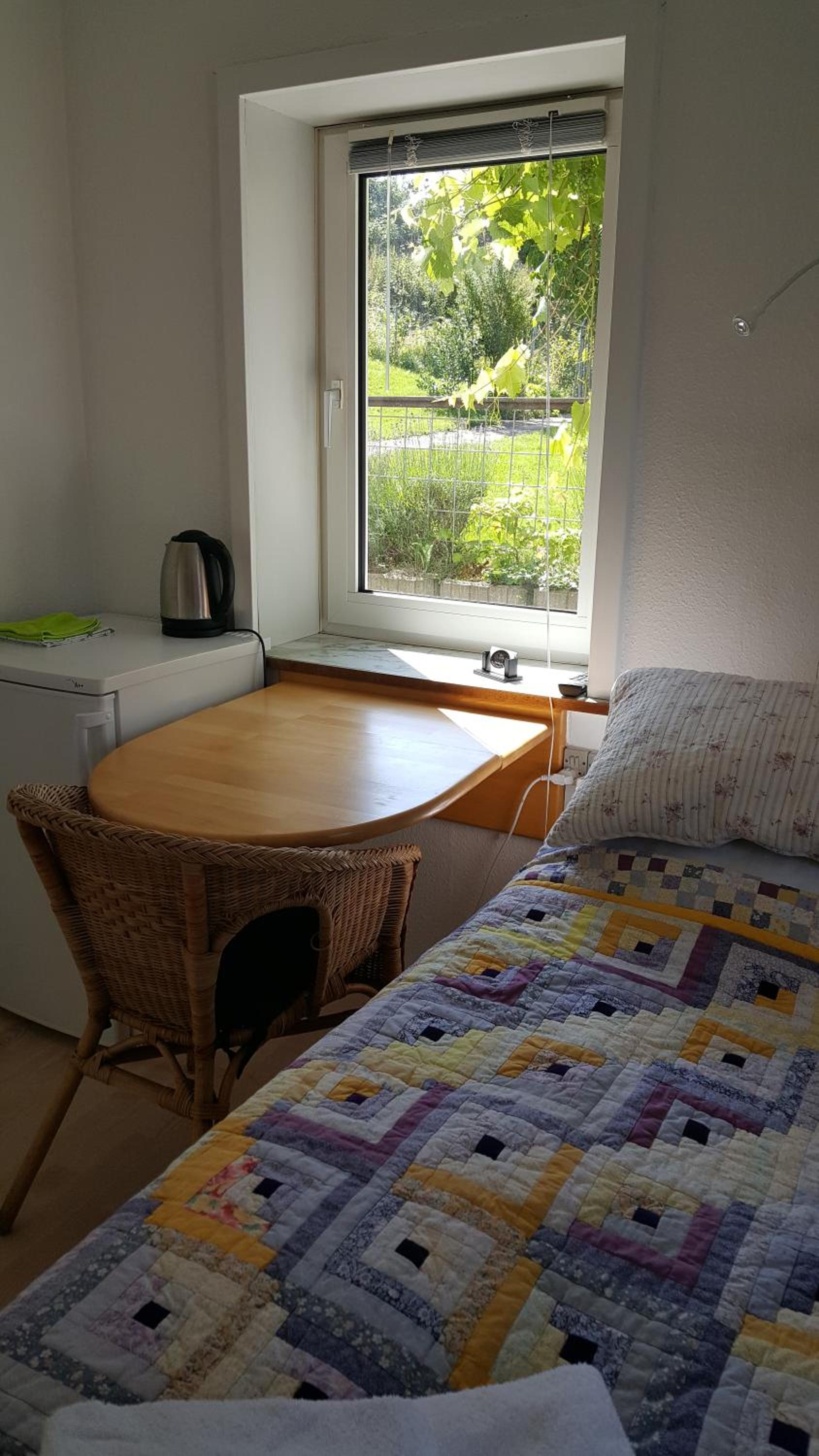 Economy Twin Room photo 3