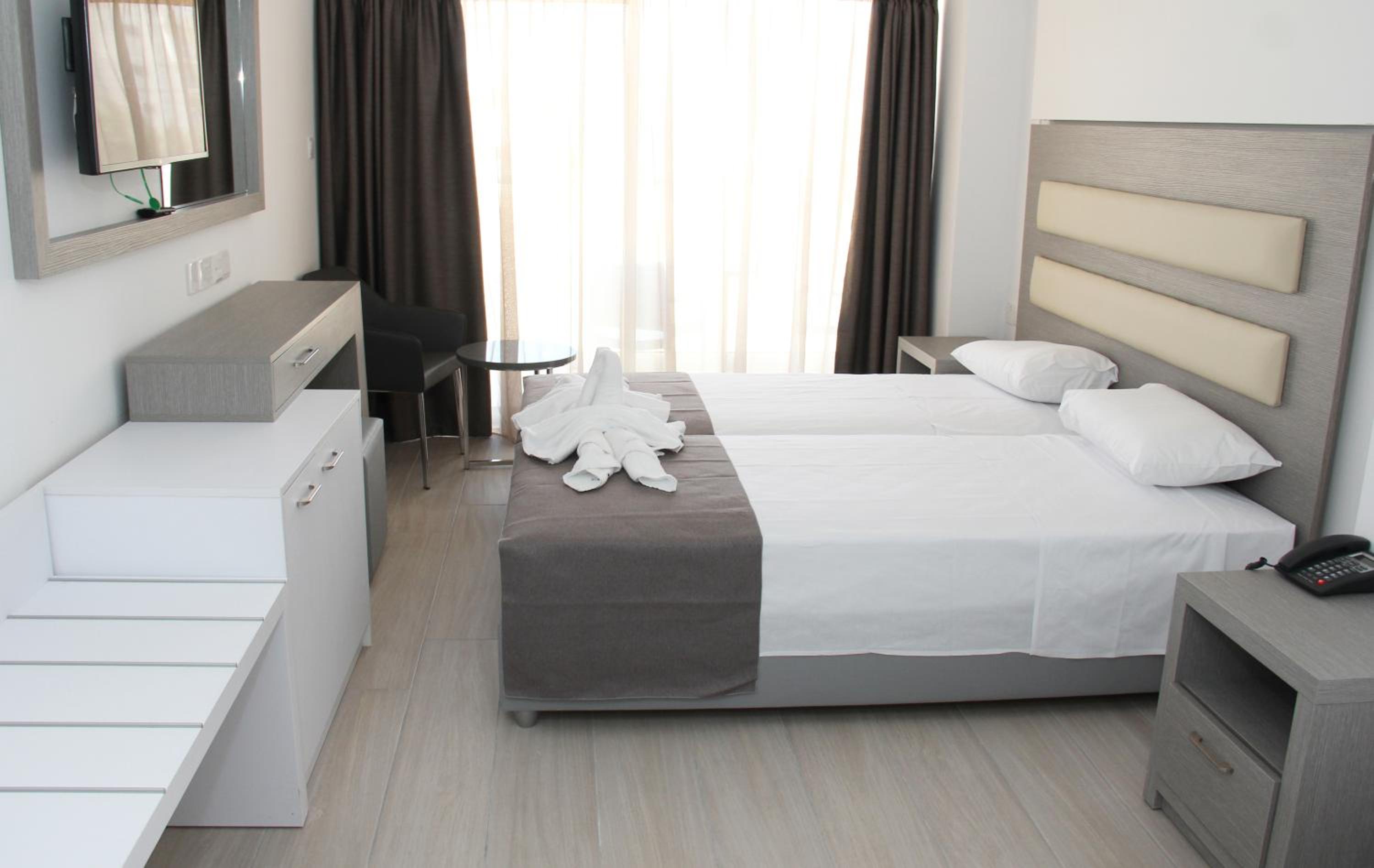 Double or Twin Room with Sea View
