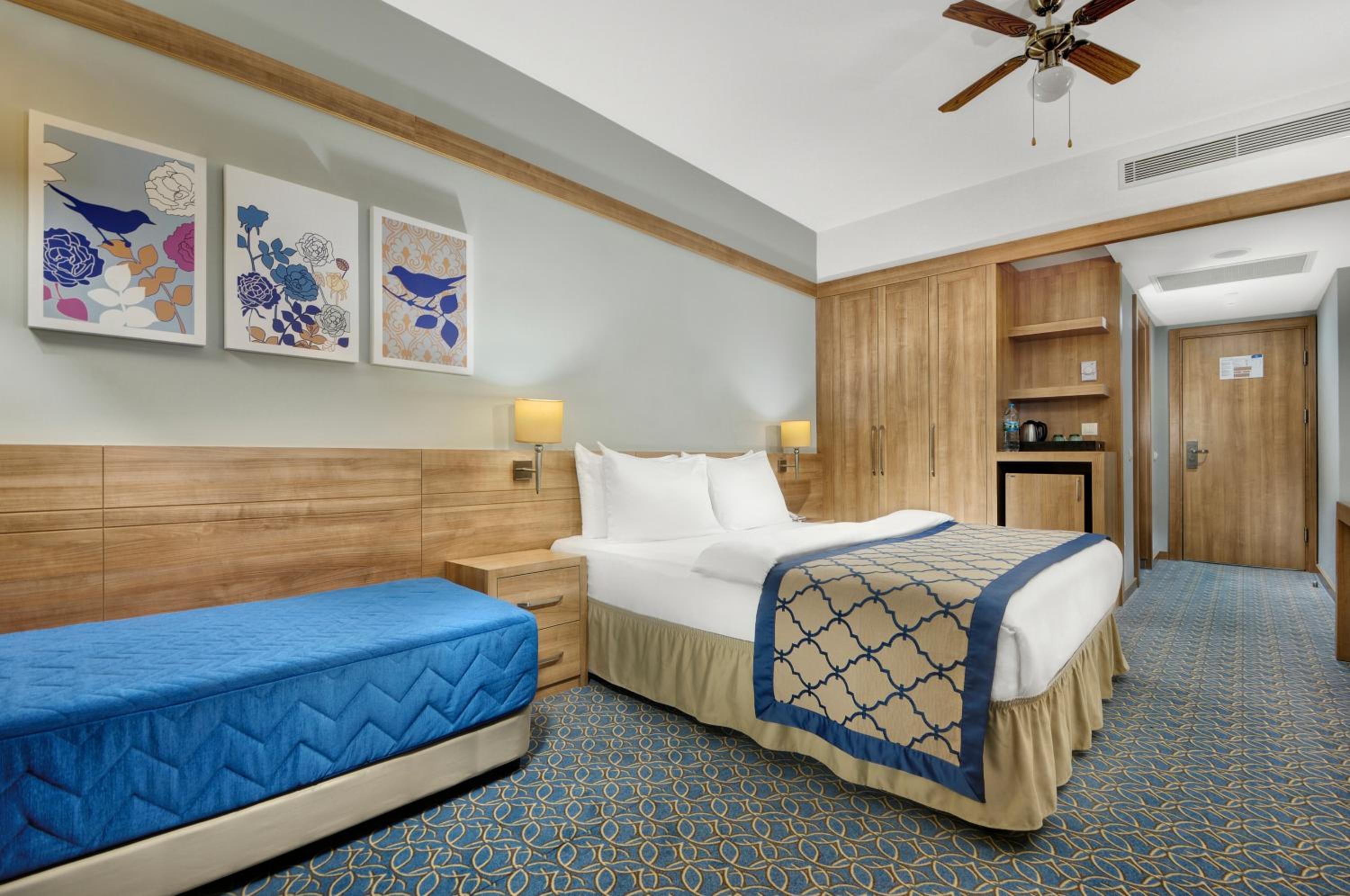 Double or Twin Room with Sea View - Photo 4
