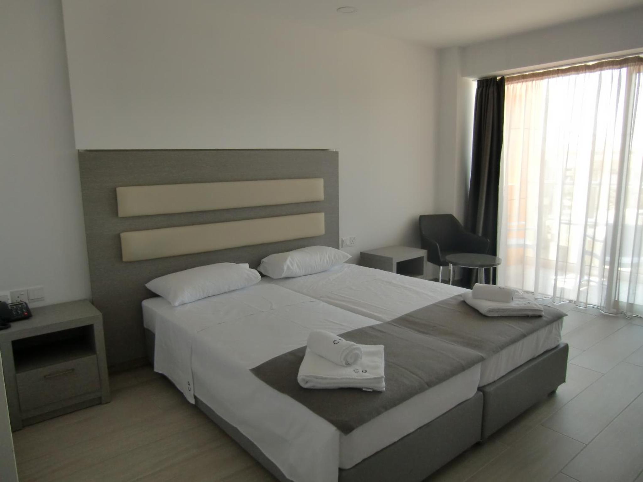 Double or Twin Room with Partial Sea View
