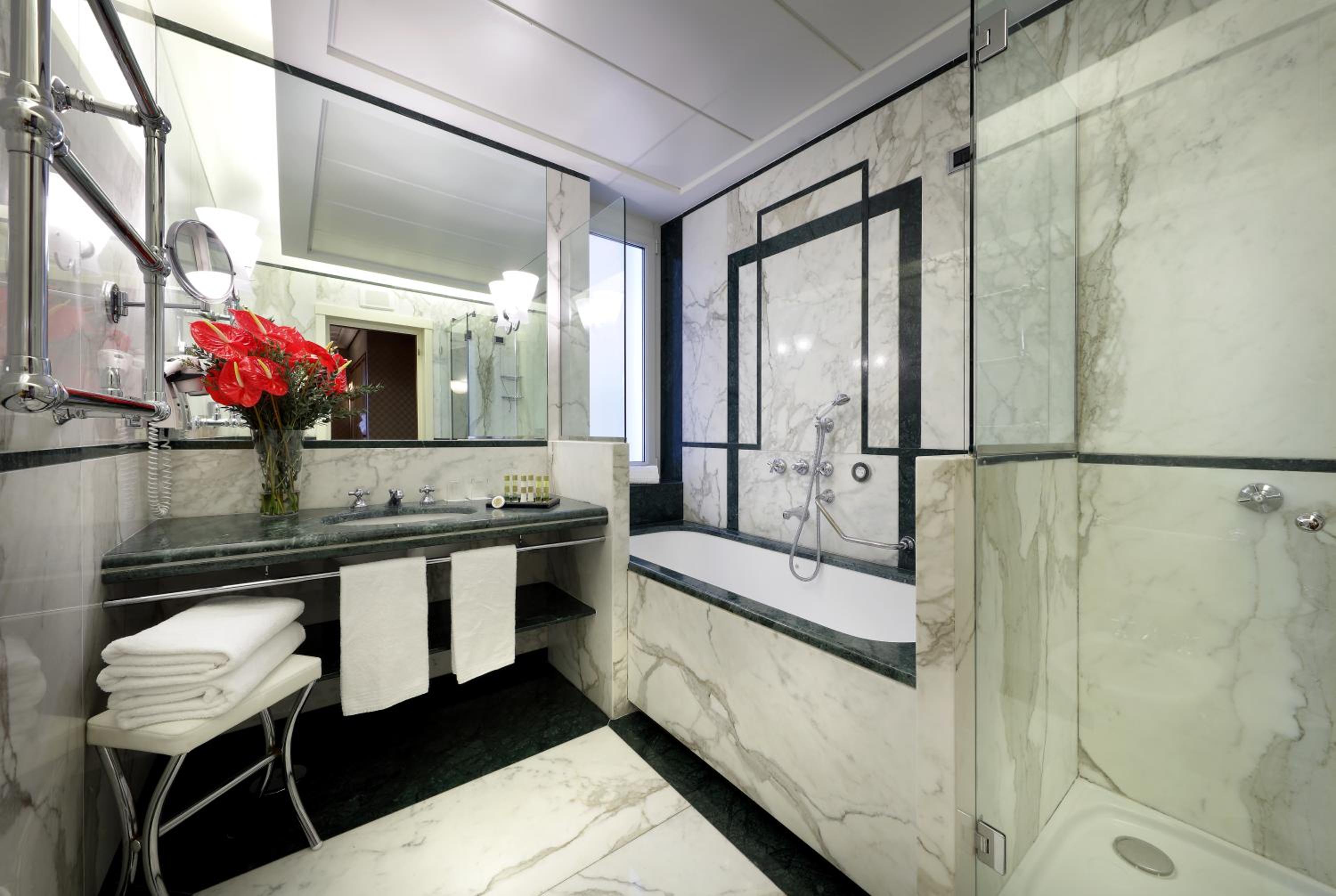 Junior Suite with Sea View - Photo 3