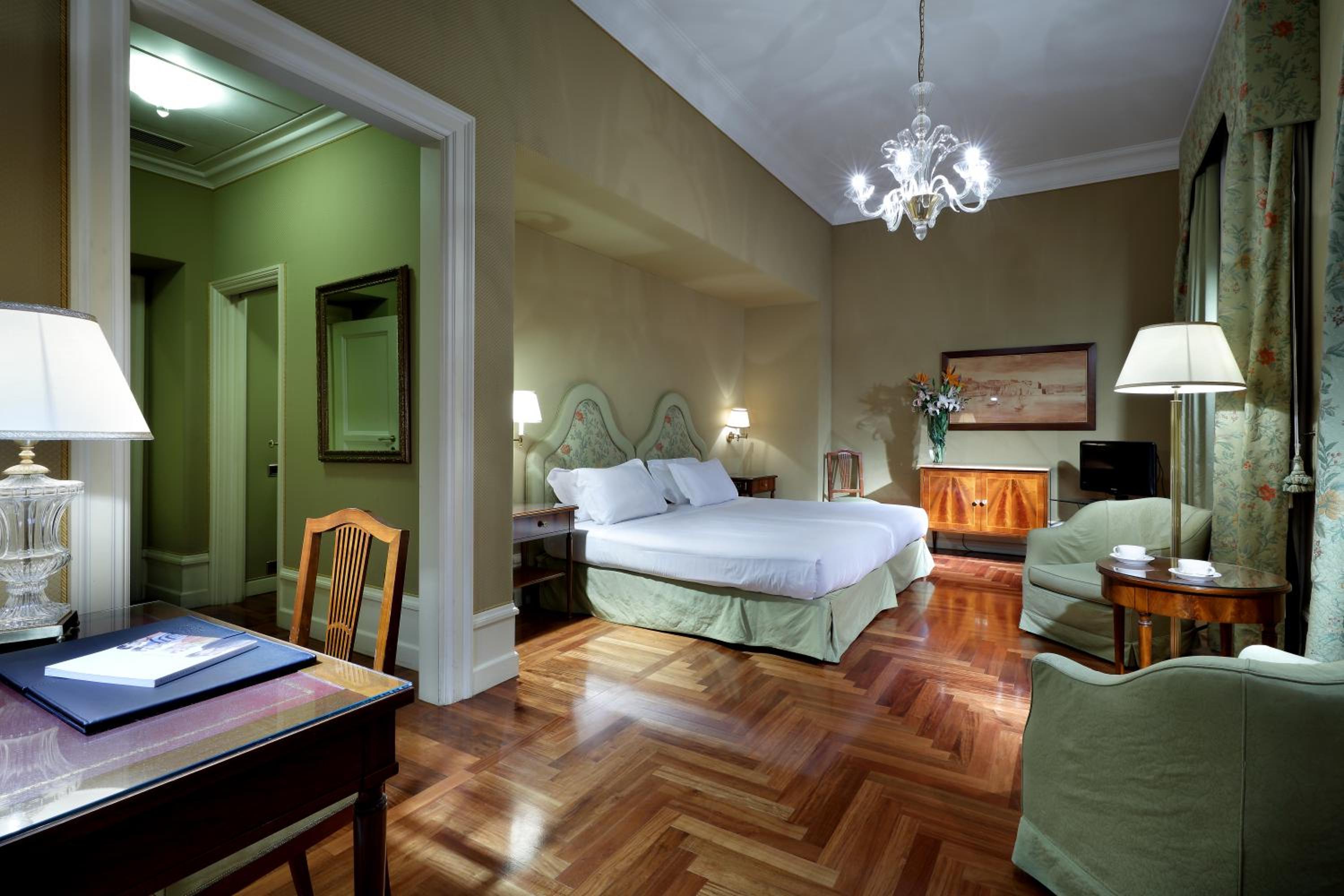 Junior Suite with Sea View - Photo 2