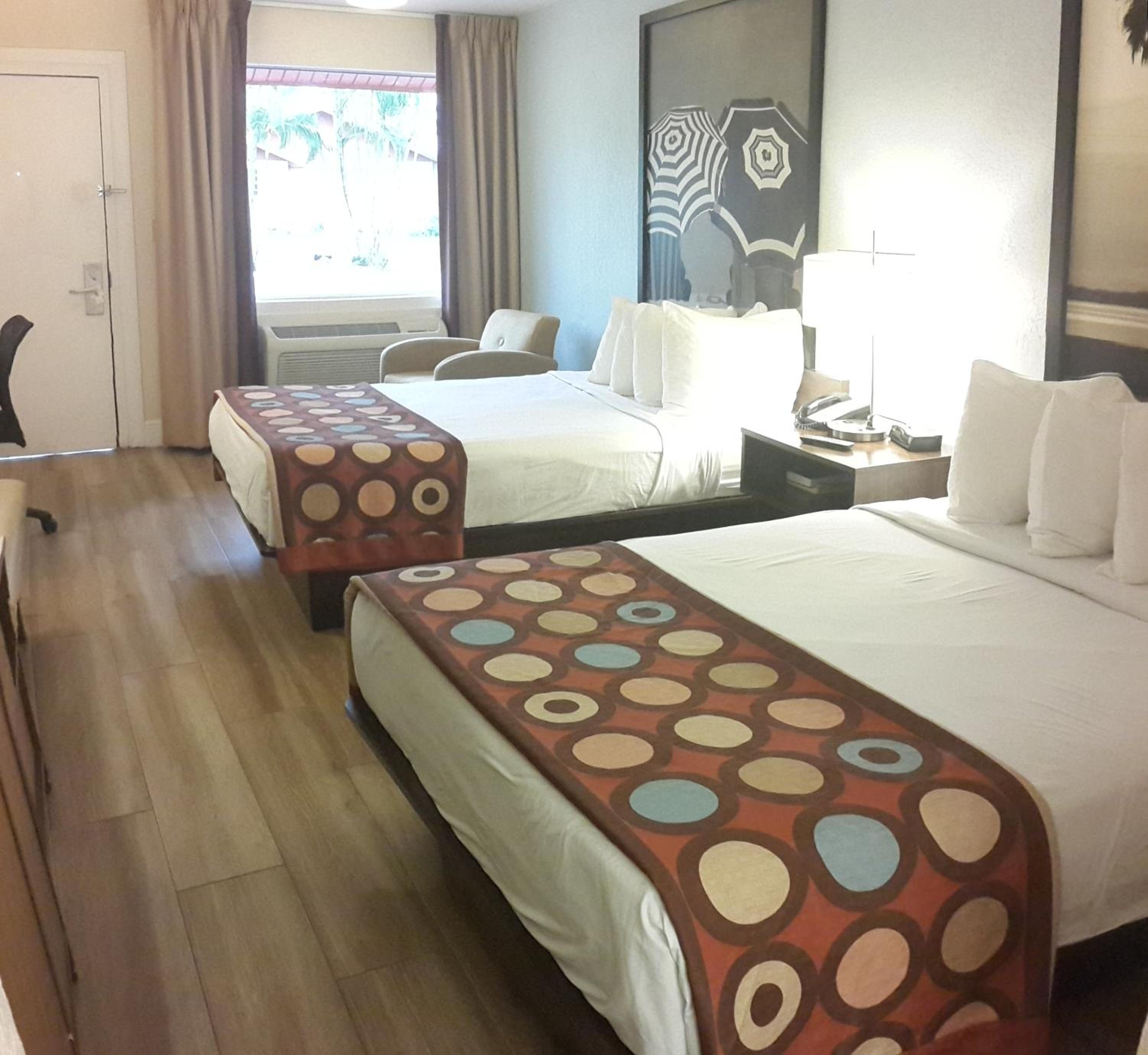 Double Room with Two Double Beds and Pool View - Non-Smoking - Photo 14