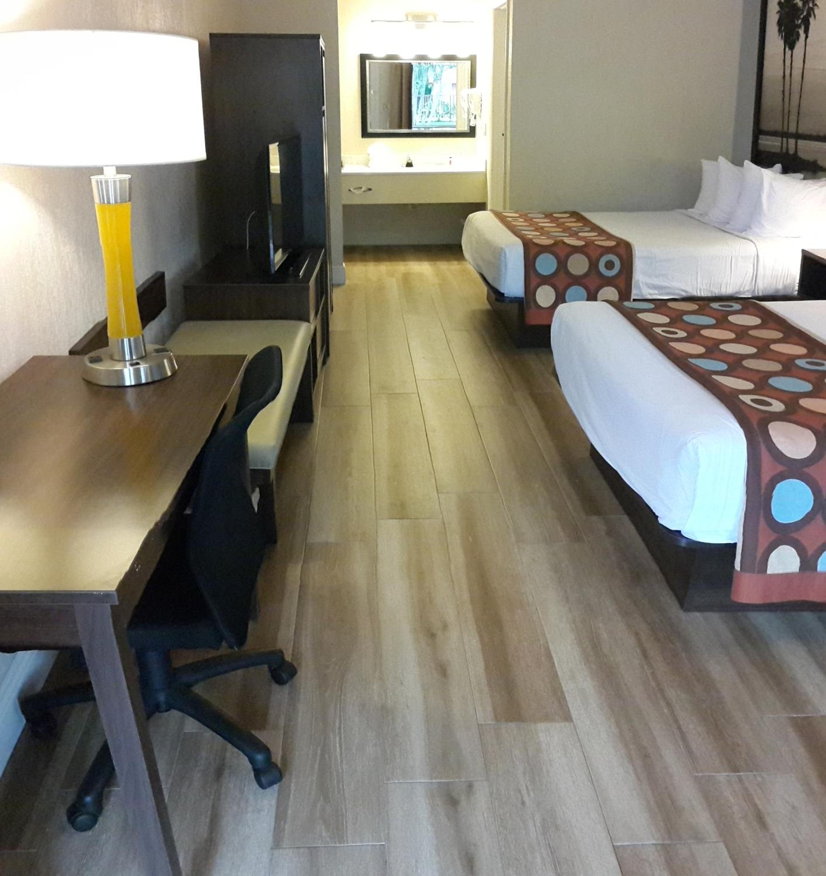 2 Double Beds, Deluxe Room, Pool Side, Non-Smoking - Photo 10