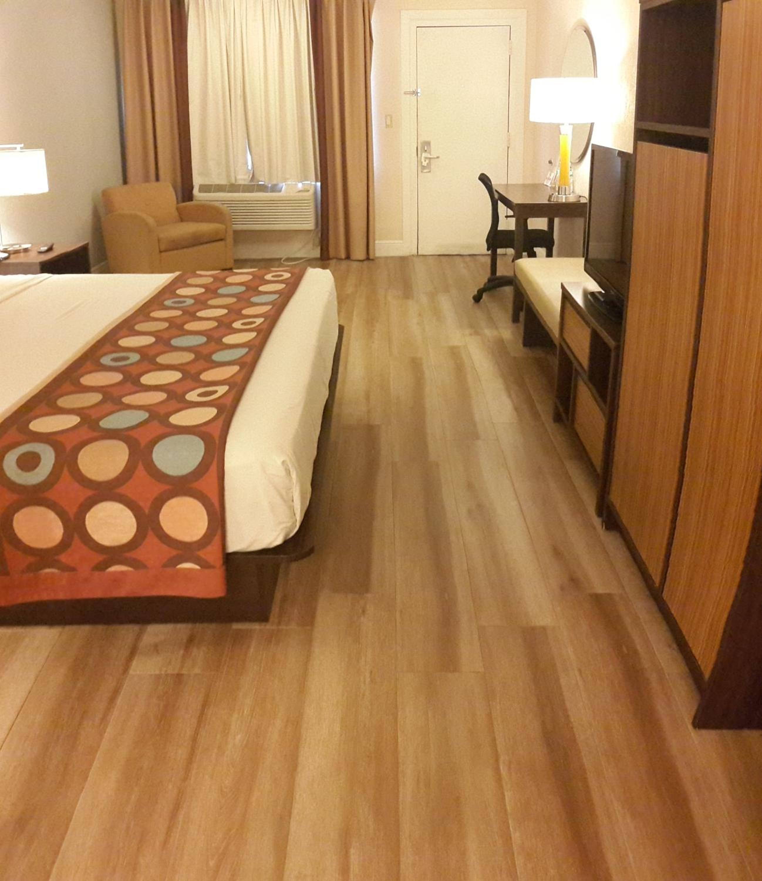 King Room with Pool View - Non-Smoking - Photo 15