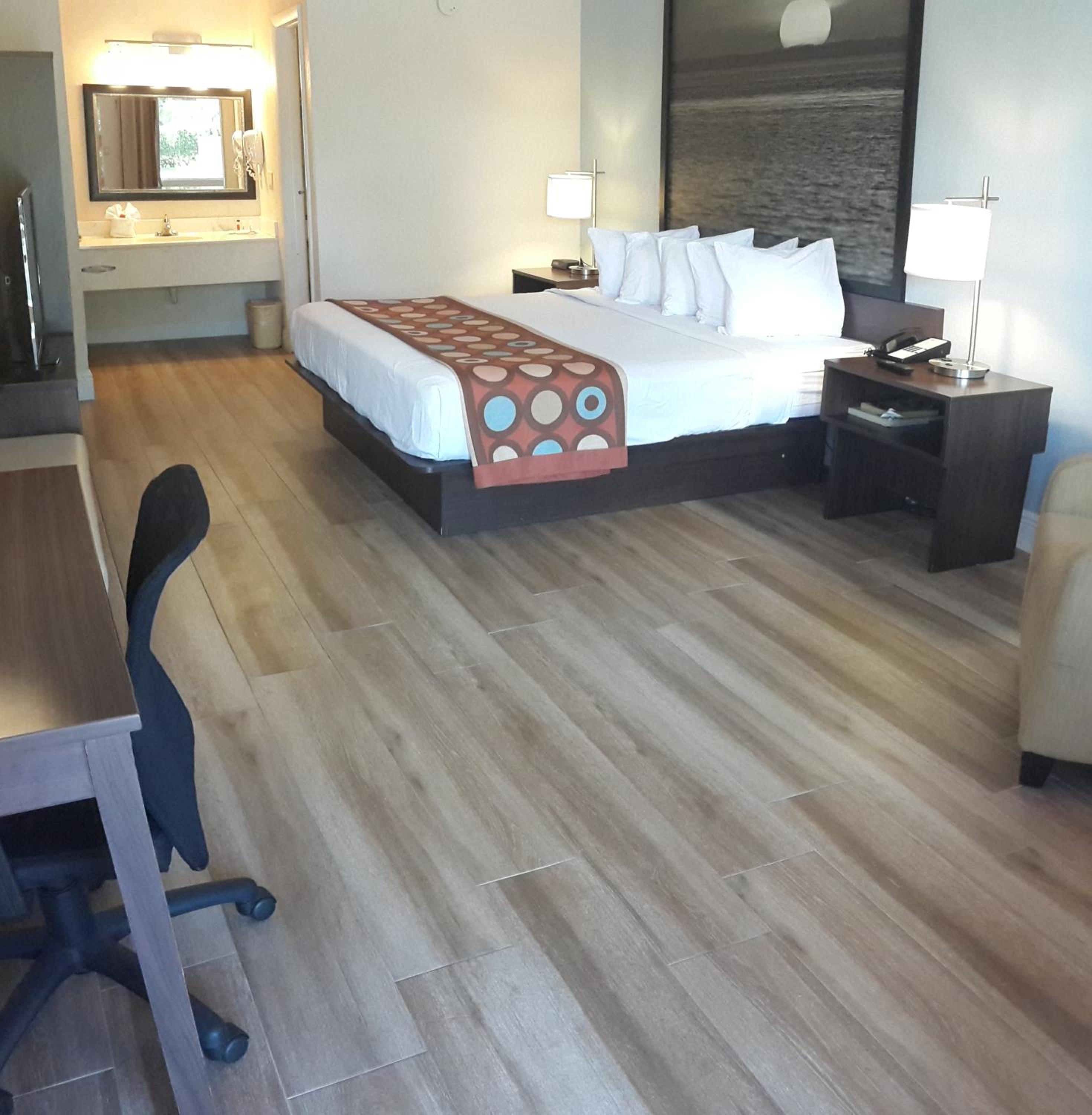 1 King Bed, Deluxe Room, Pool Side, Non-Smoking - Photo 5