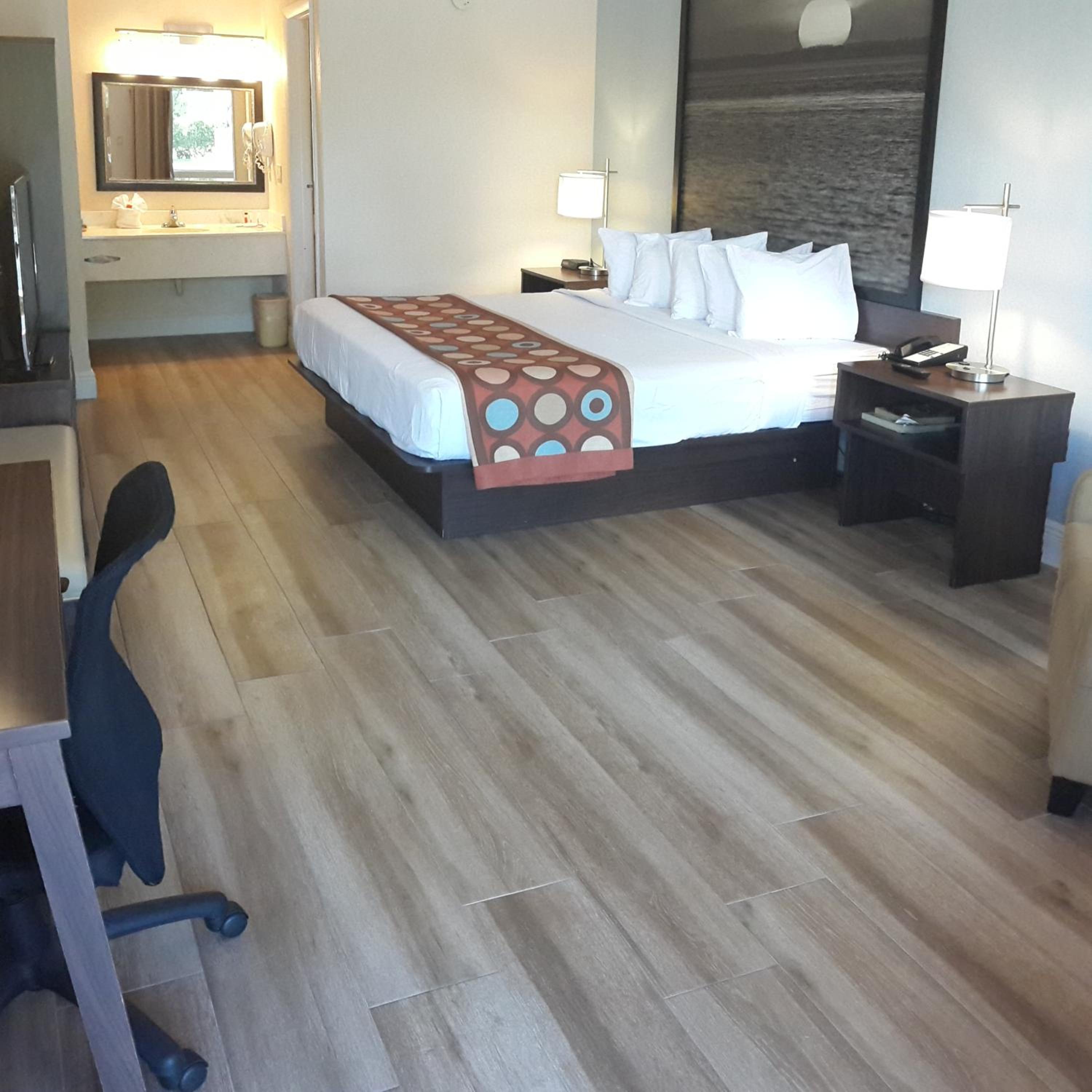 1 King Bed, Deluxe Room, Pool Side, Non-Smoking - Photo 14