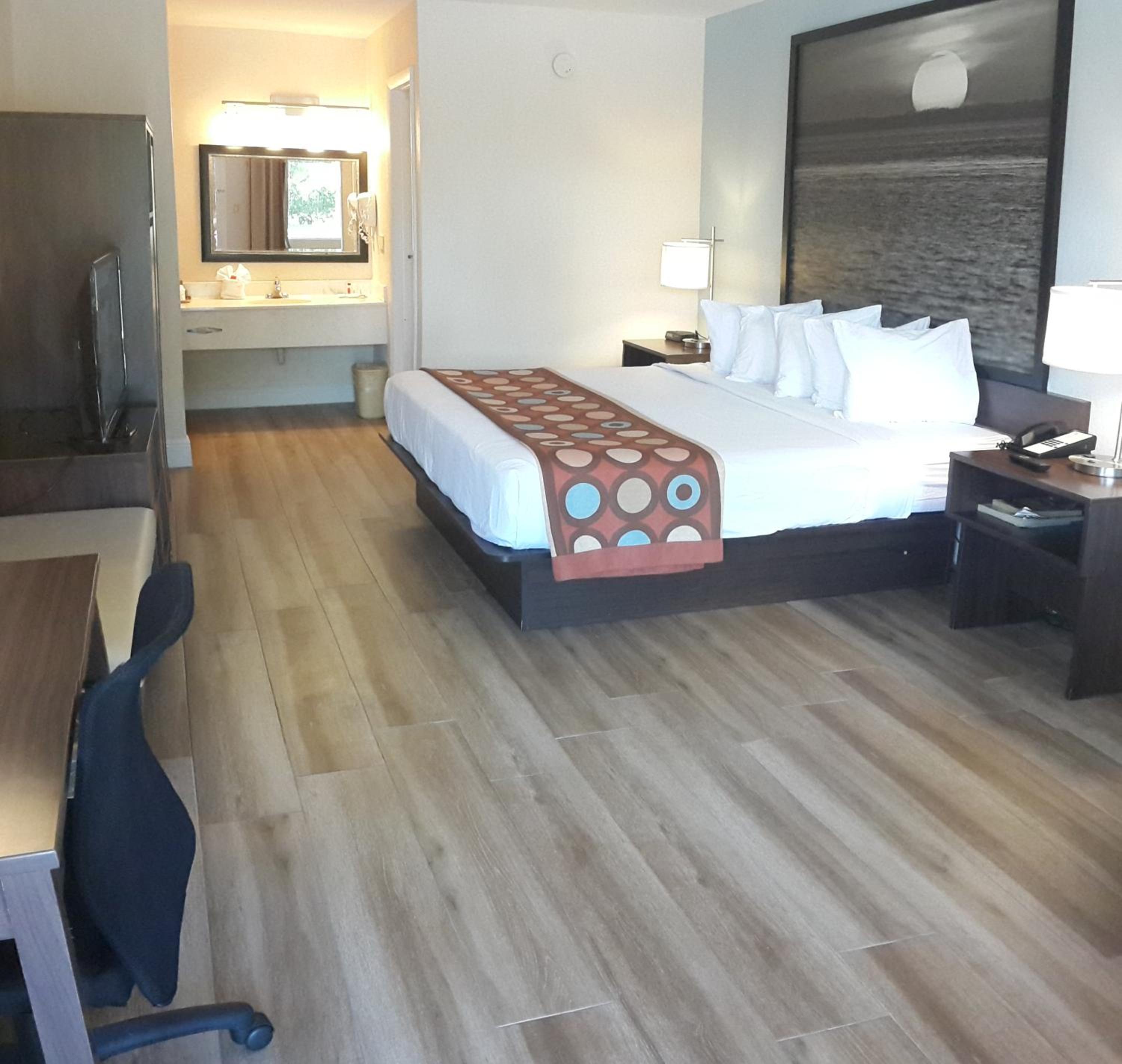 King Room with Pool View - Non-Smoking - Photo 16