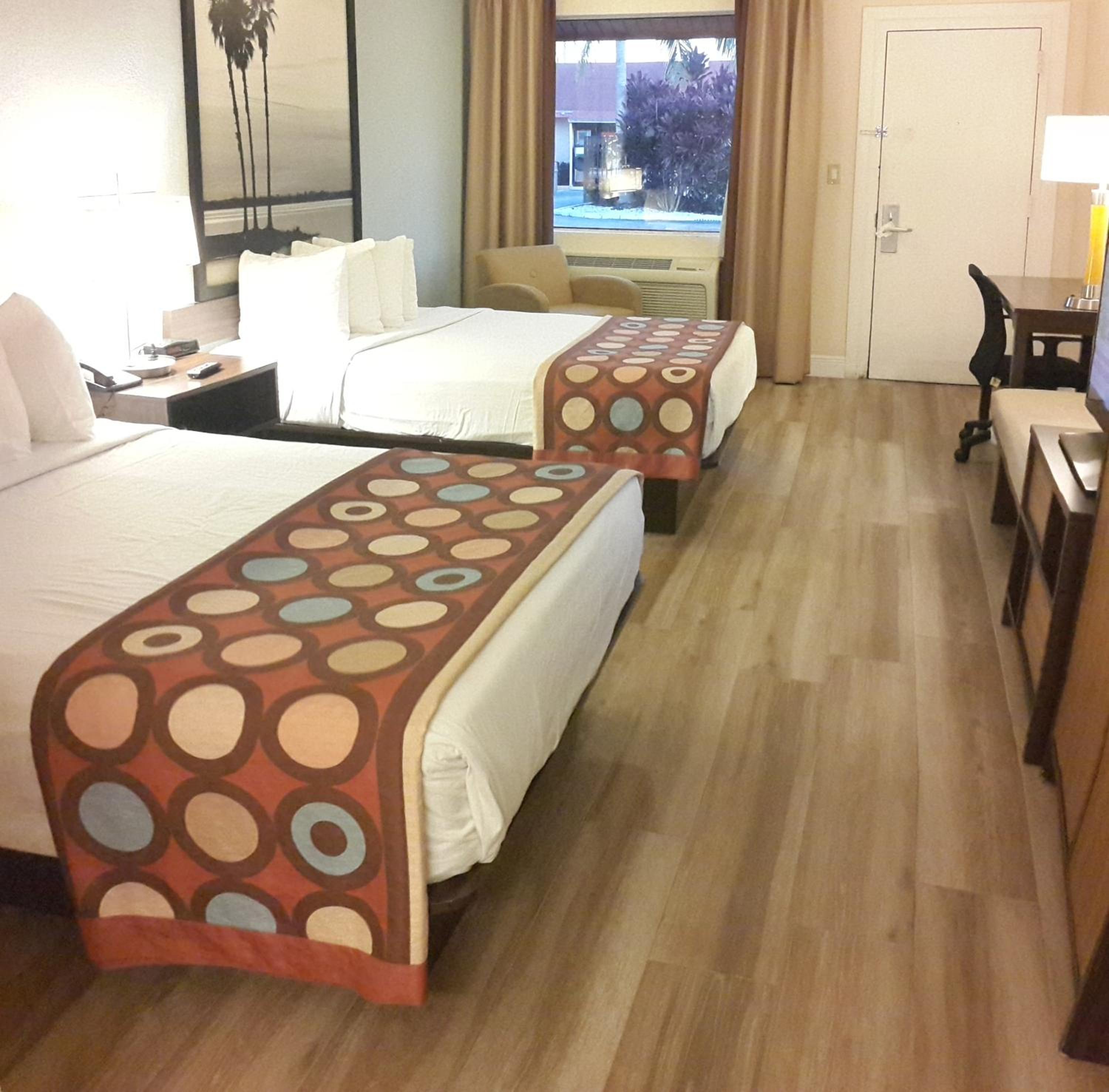 2 Double Beds, Deluxe Room, Pool Side, Non-Smoking - Photo 6