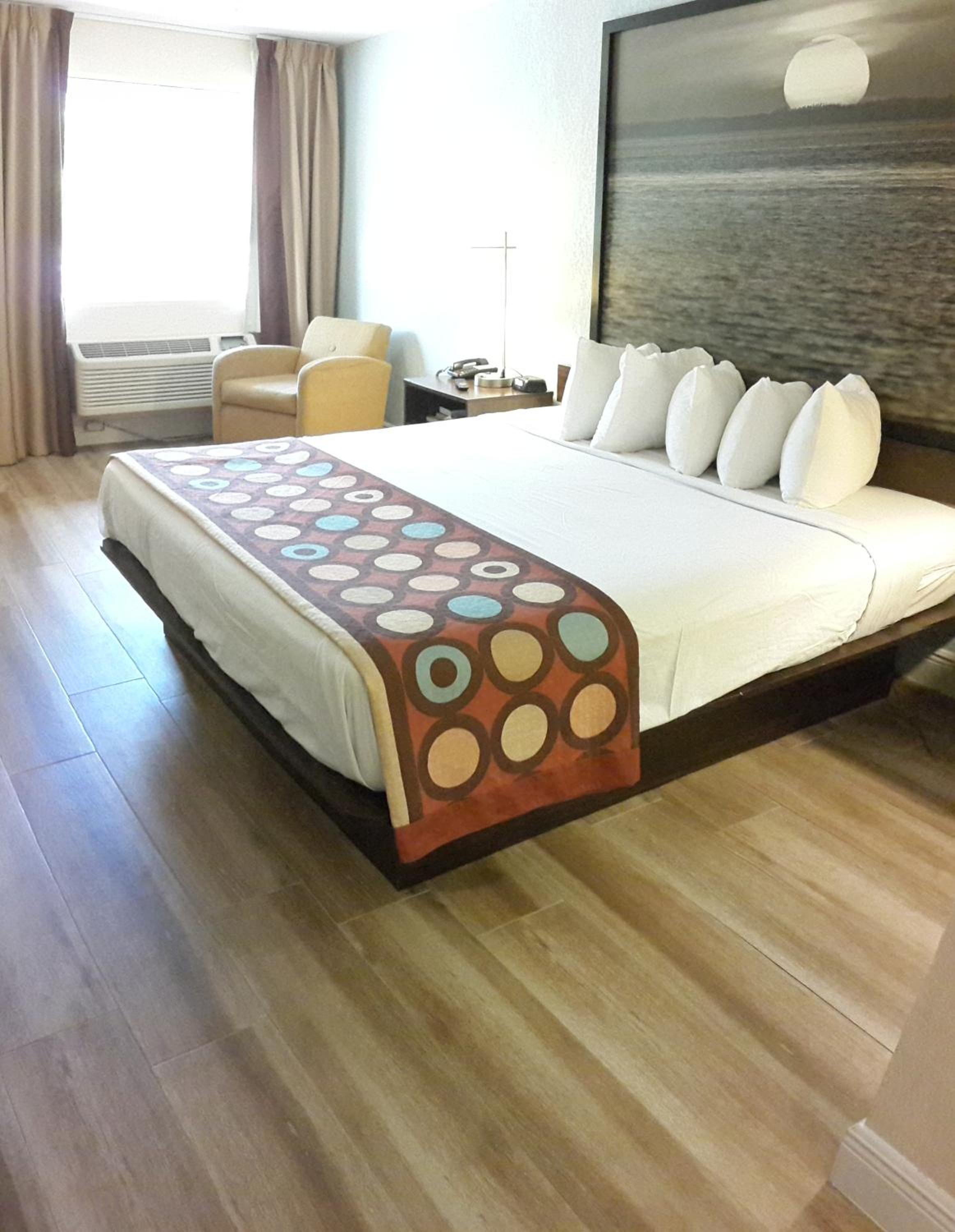 King Room with Pool View - Non-Smoking - Photo 19