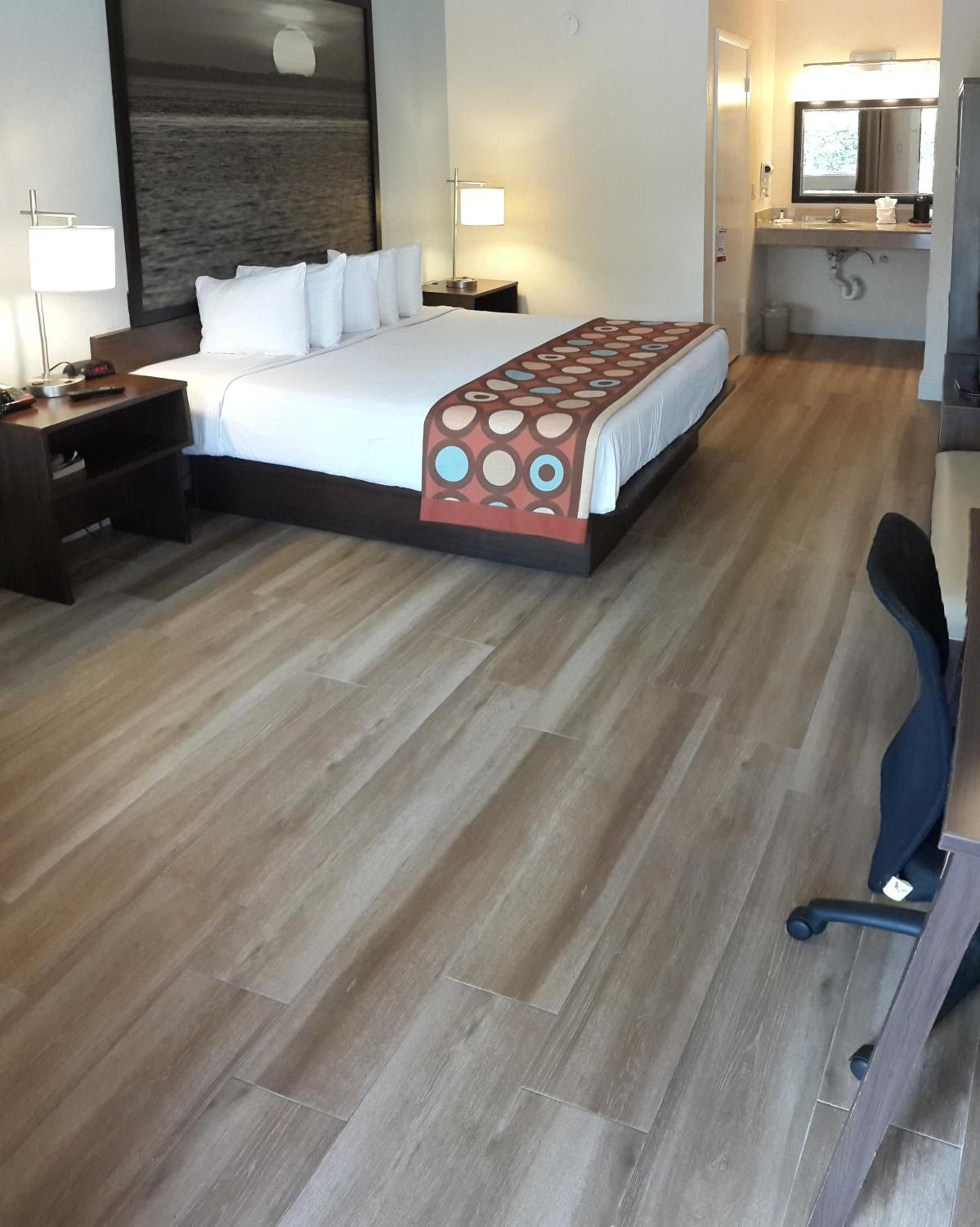 King Room with Pool View - Non-Smoking - Photo 4