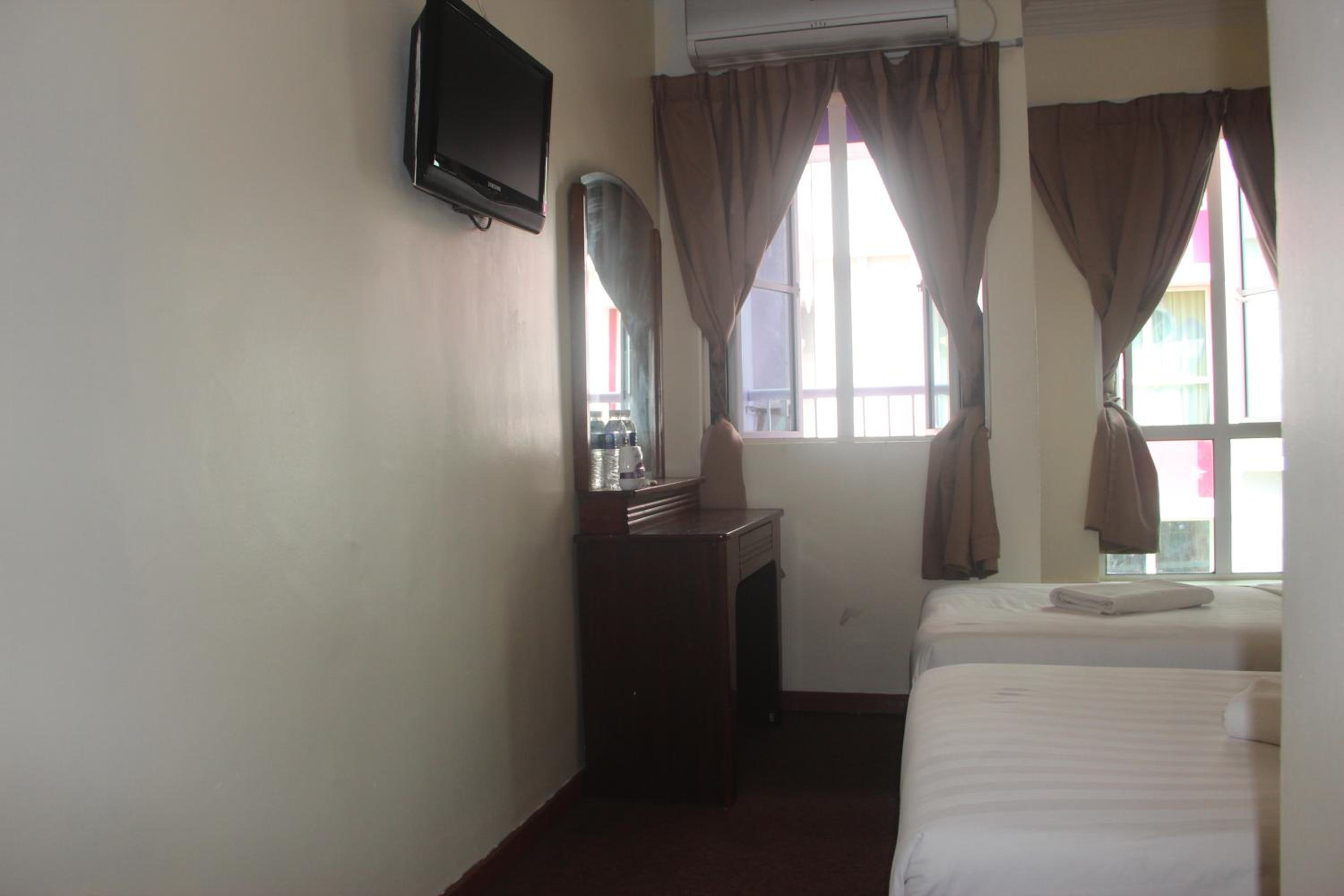 Standard Twin Room - Photo 1