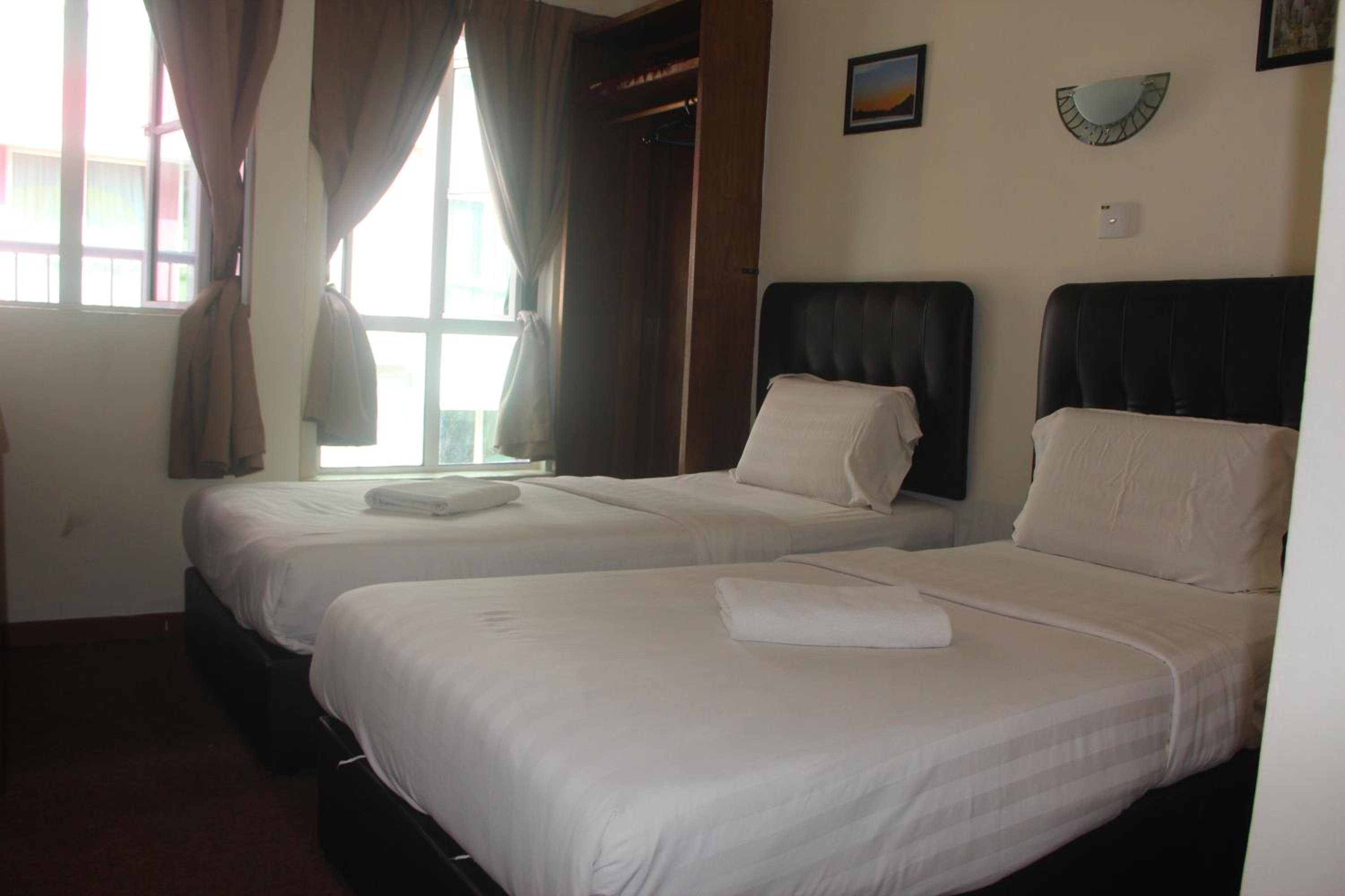Standard Twin Room - Photo 3