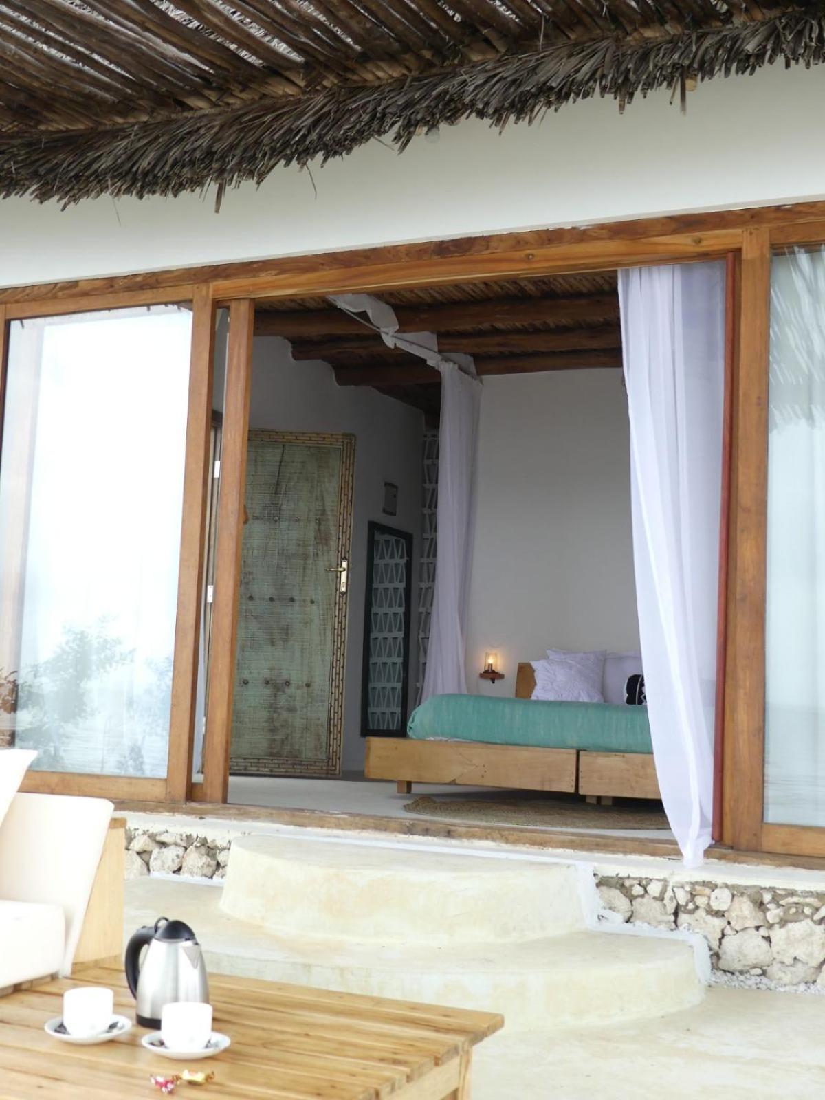 Front Sea View Suite with Private Pool - Photo 1