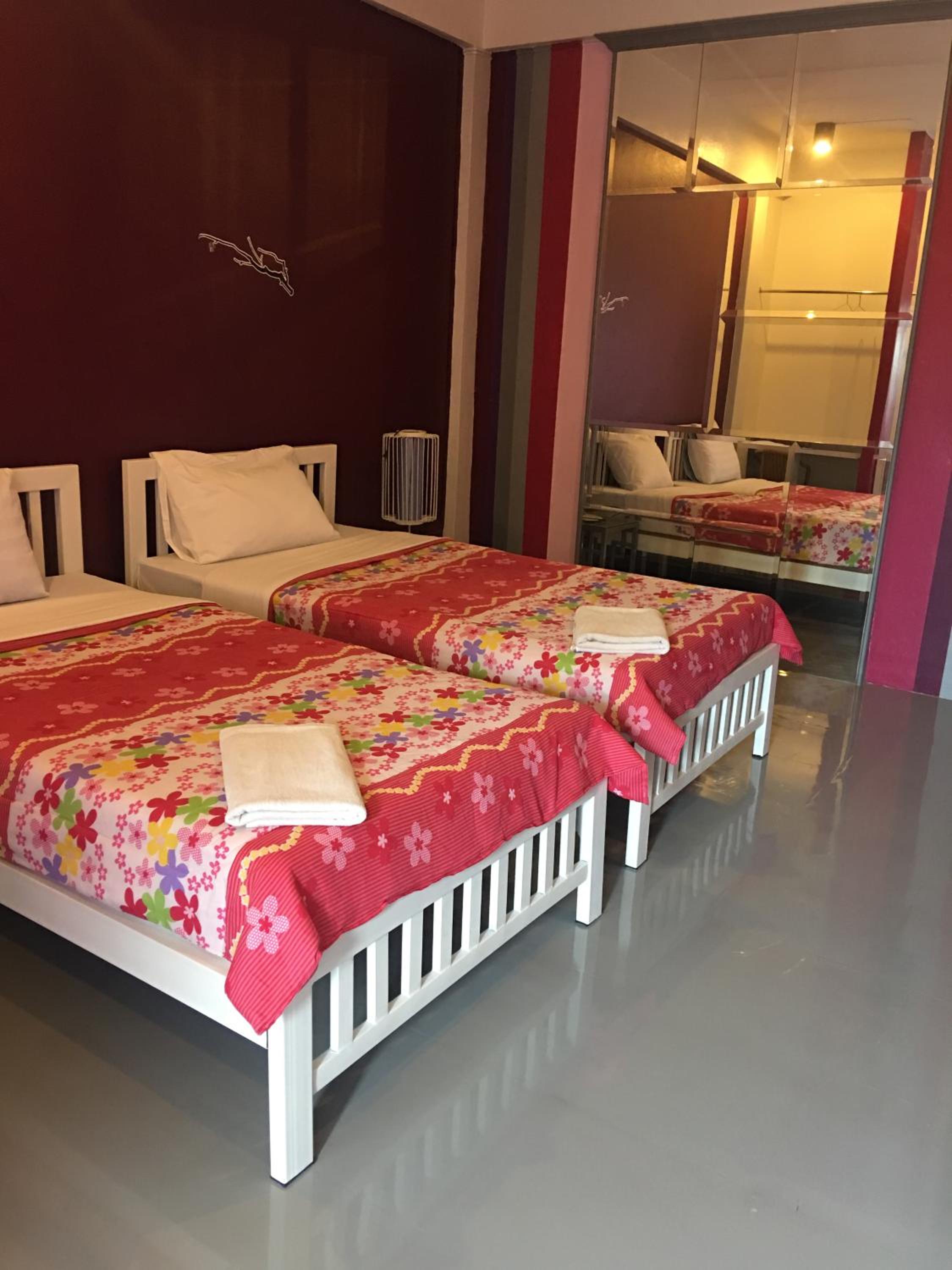 Deluxe Room - Photo 12